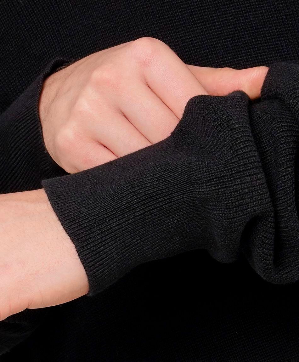Sweater hombre cuello medio negro