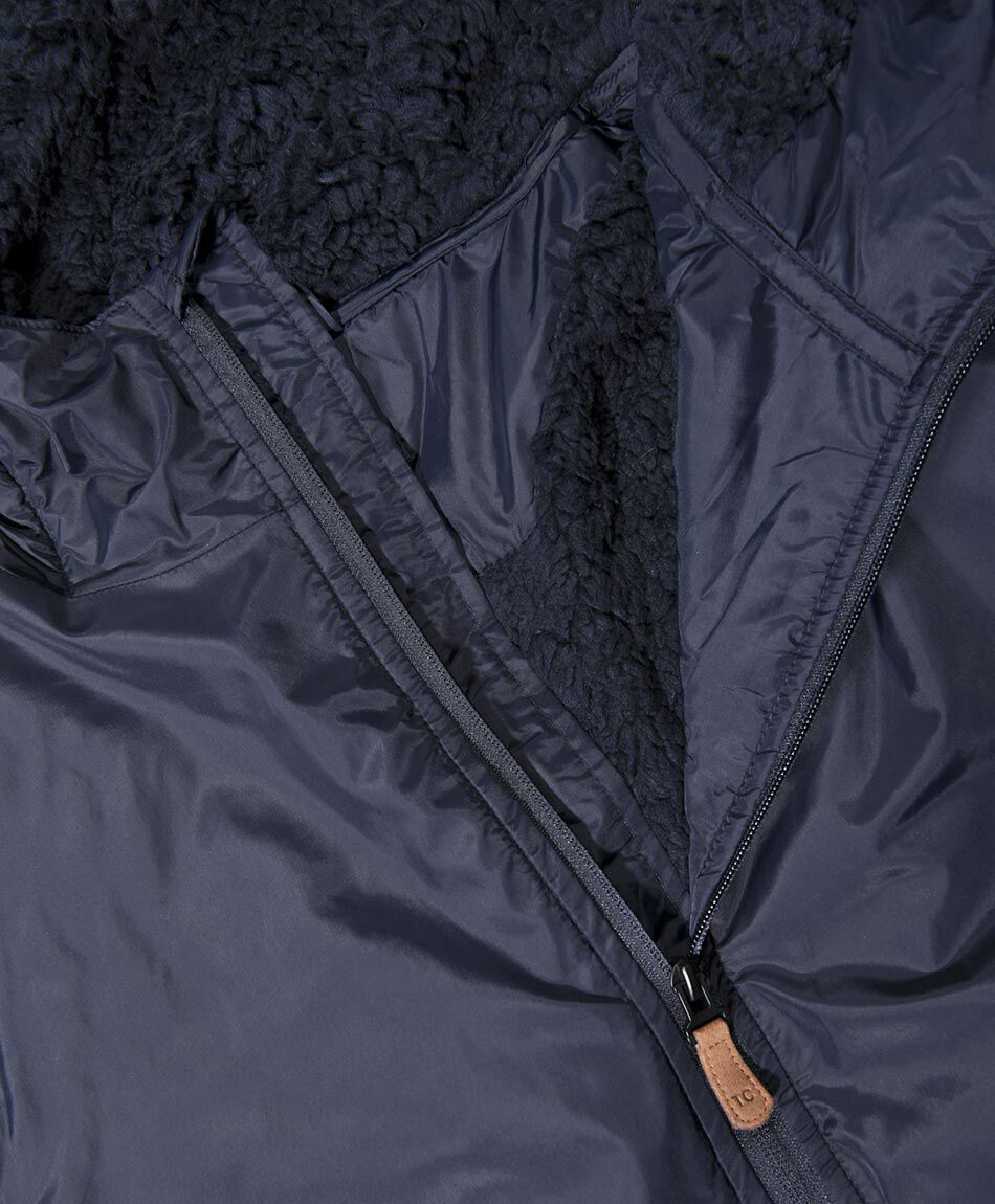 Parka escolar estilo cortaviento