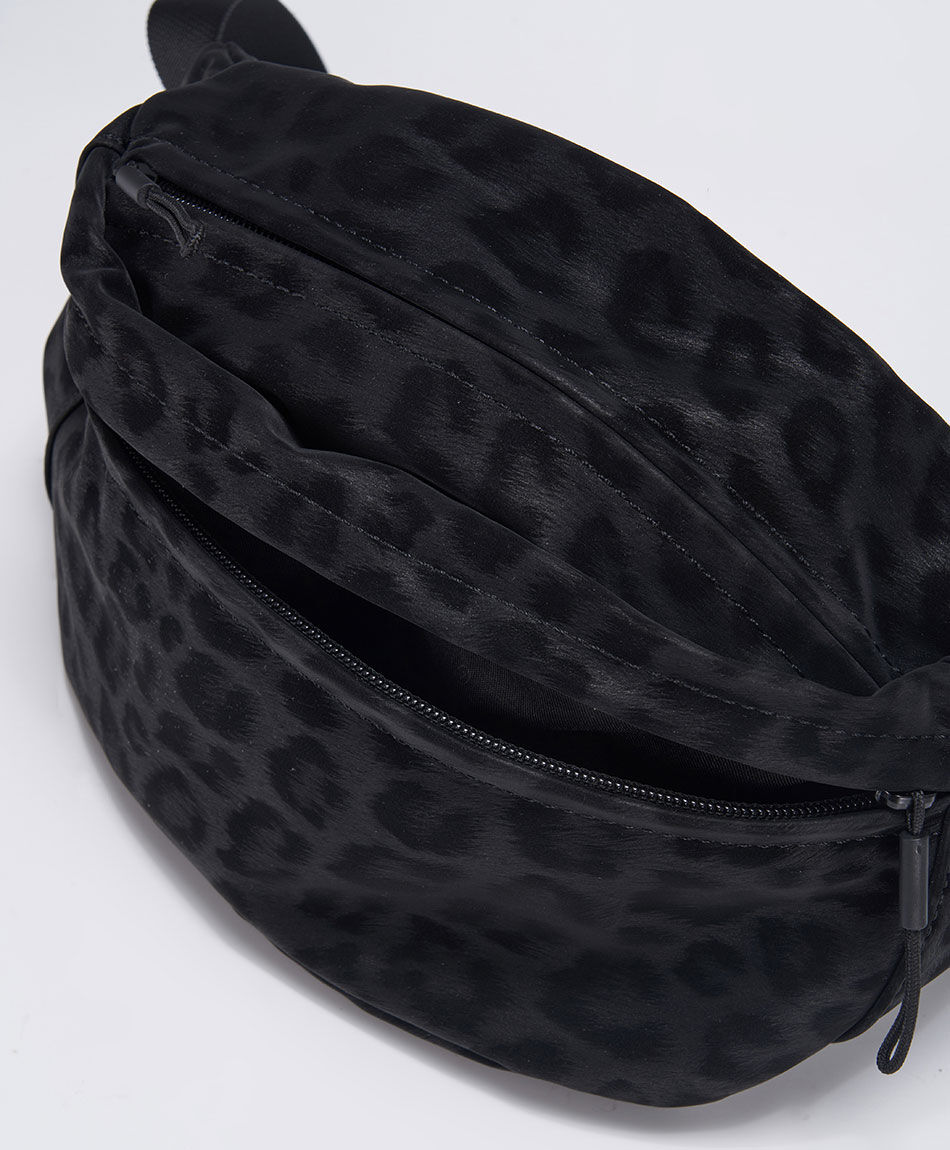 Banano mujer animal print