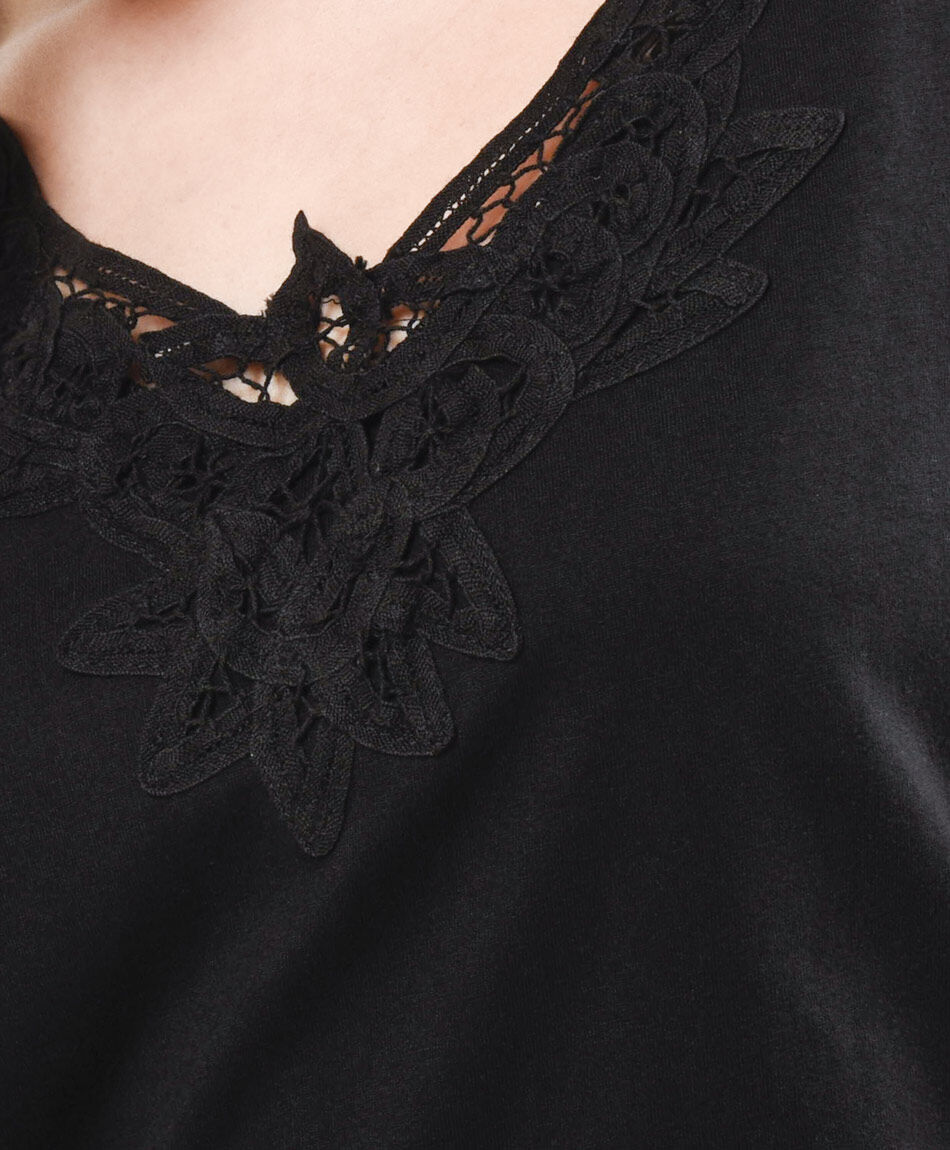 Polera mujer encaje frontal negro