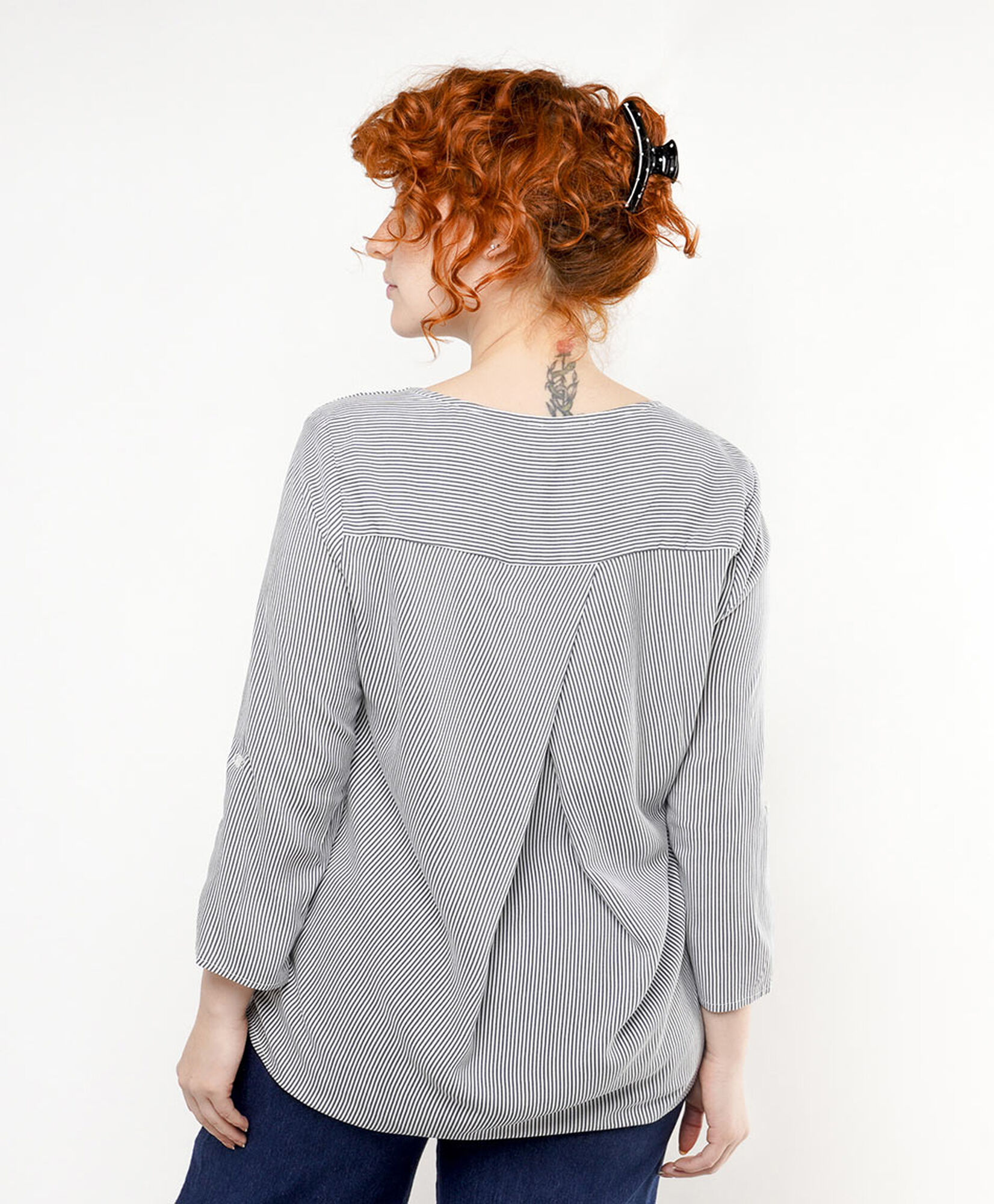 Blusa mujer líneas cuello v Blusa mujer líneas cuello v