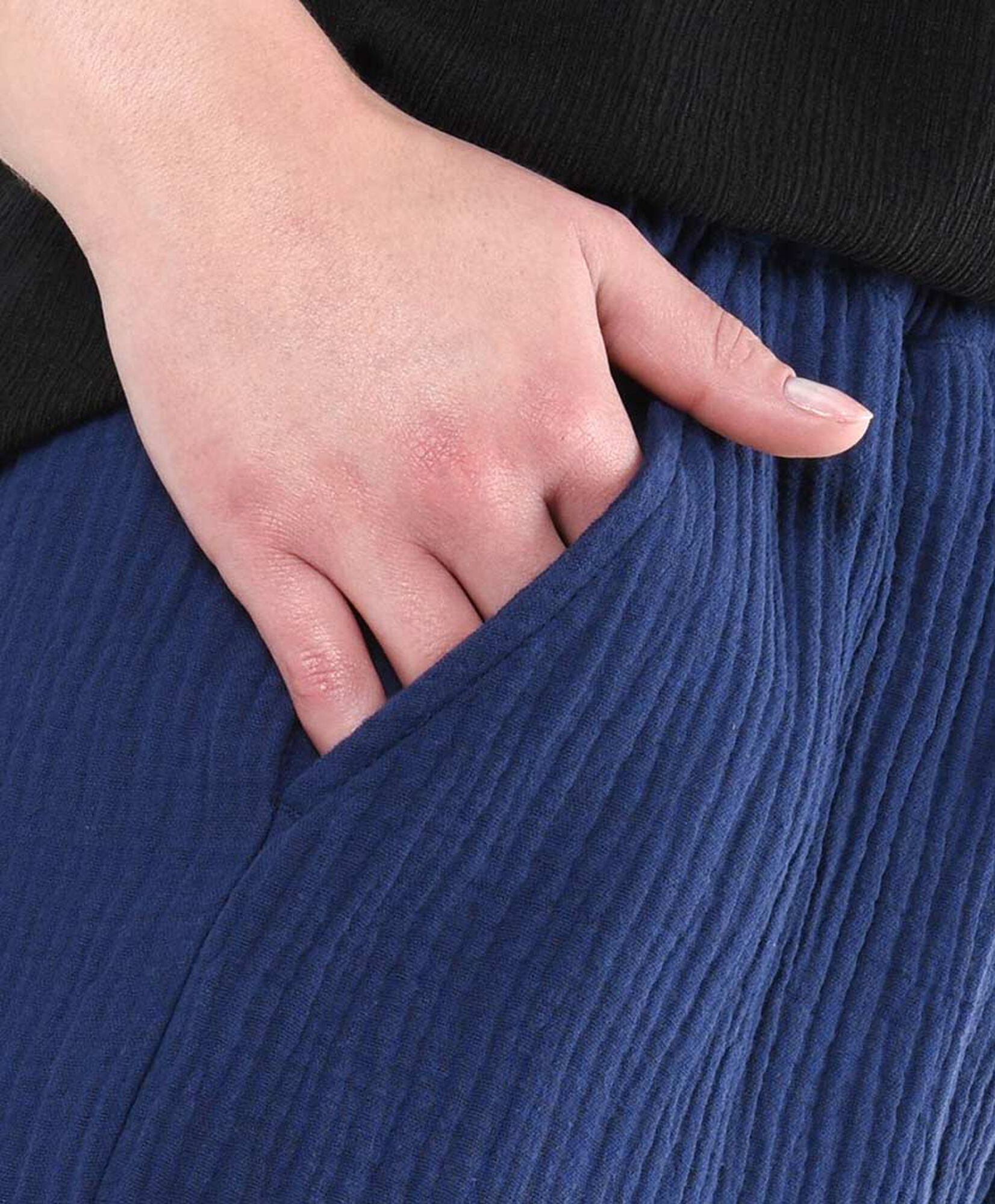 Pantalón mujer texturizado azul Pantalón mujer texturizado azul