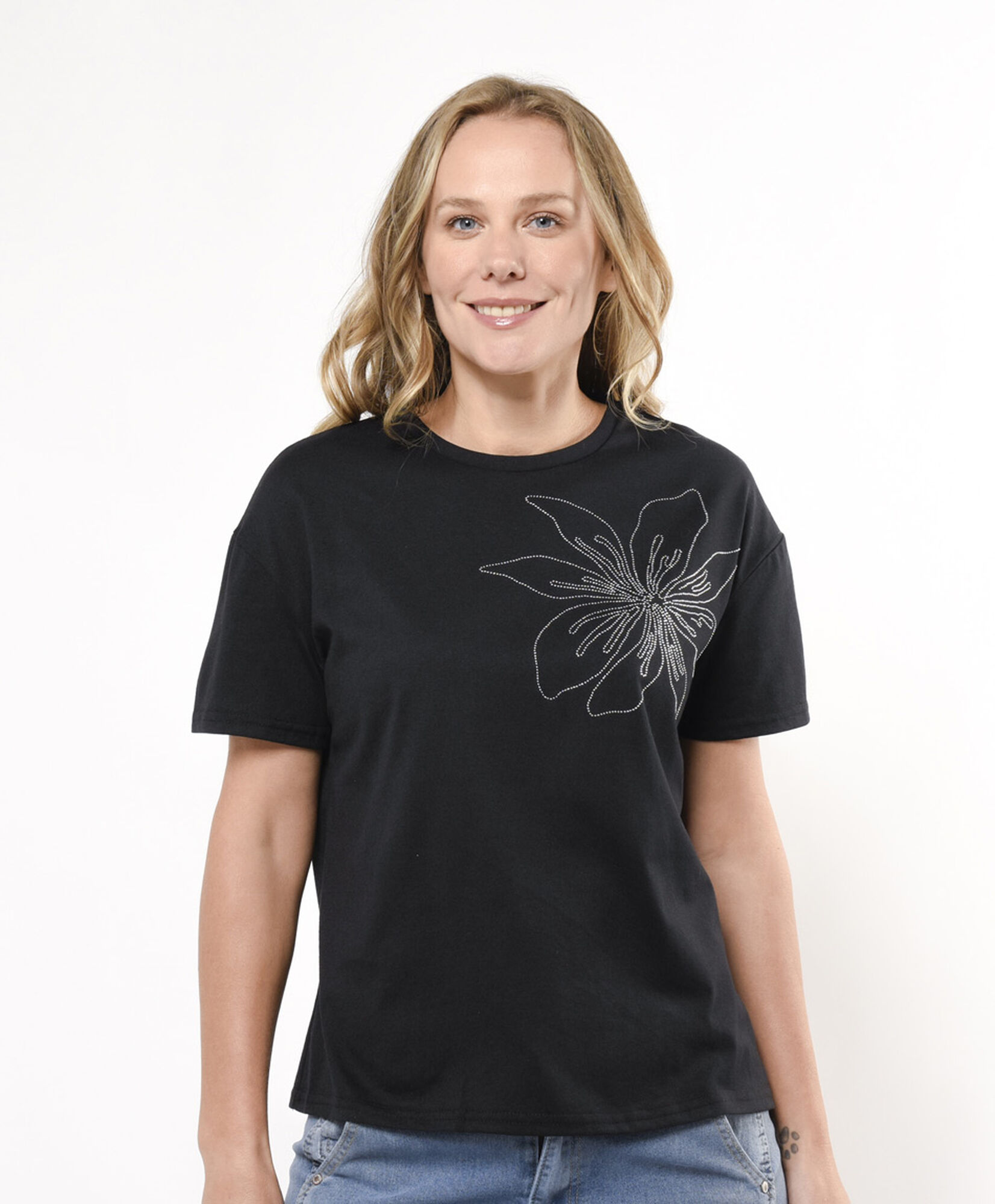 Polera mujer flor tachas Polera mujer flor tachas