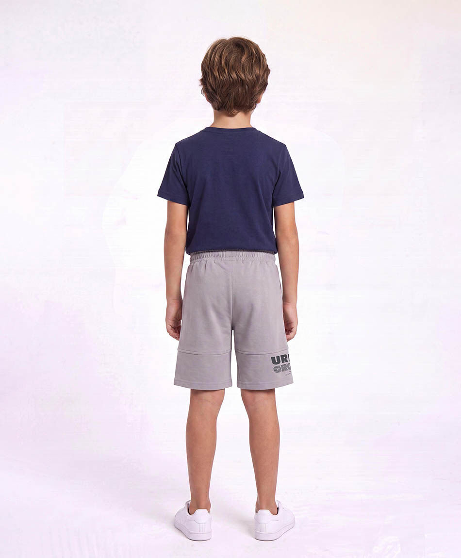 Short ni&ntilde;o urbano