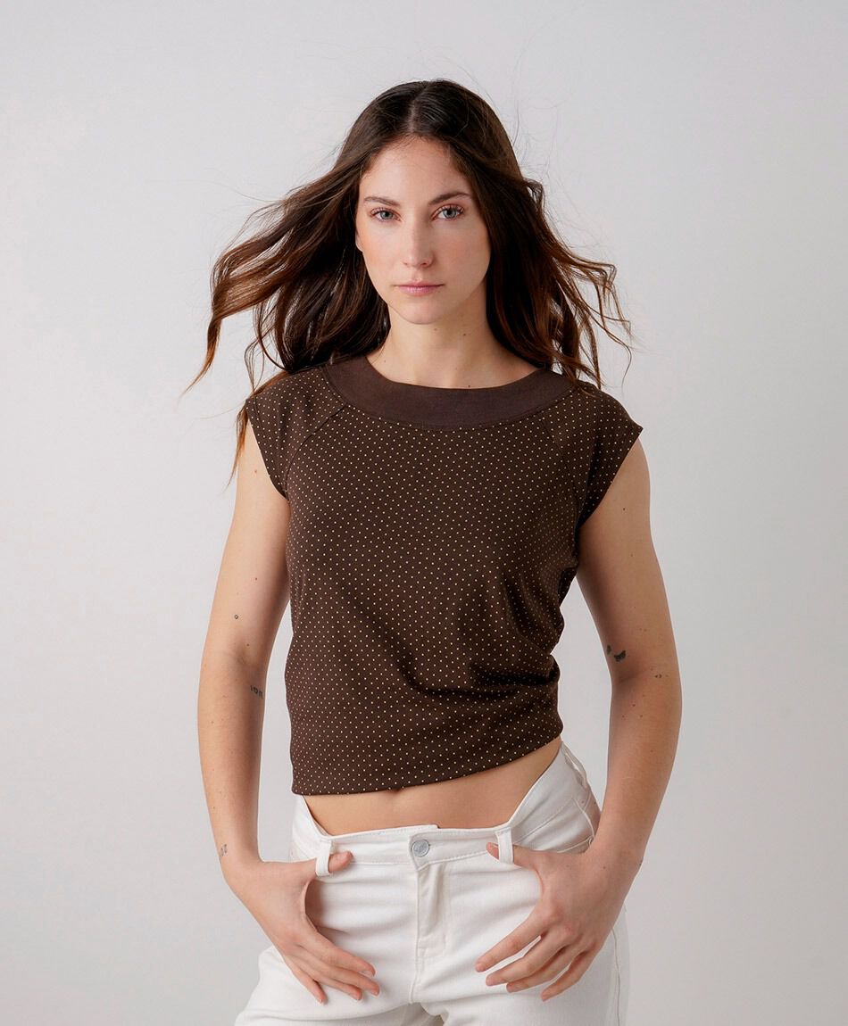 Polera mujer caf&eacute; puntitos