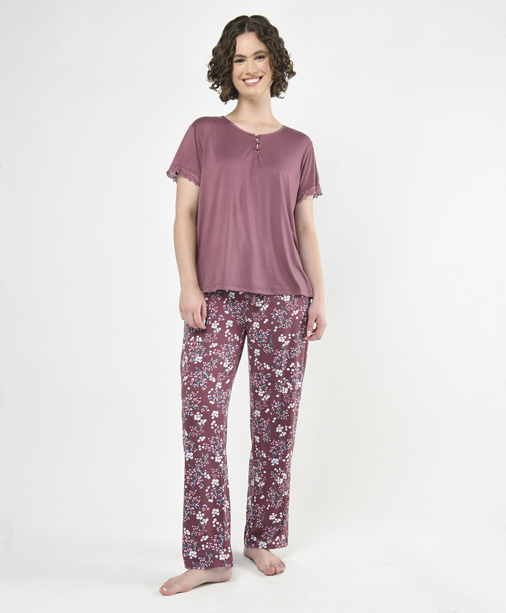 Pijama mujer encaje floreado Pijama mujer encaje floreado