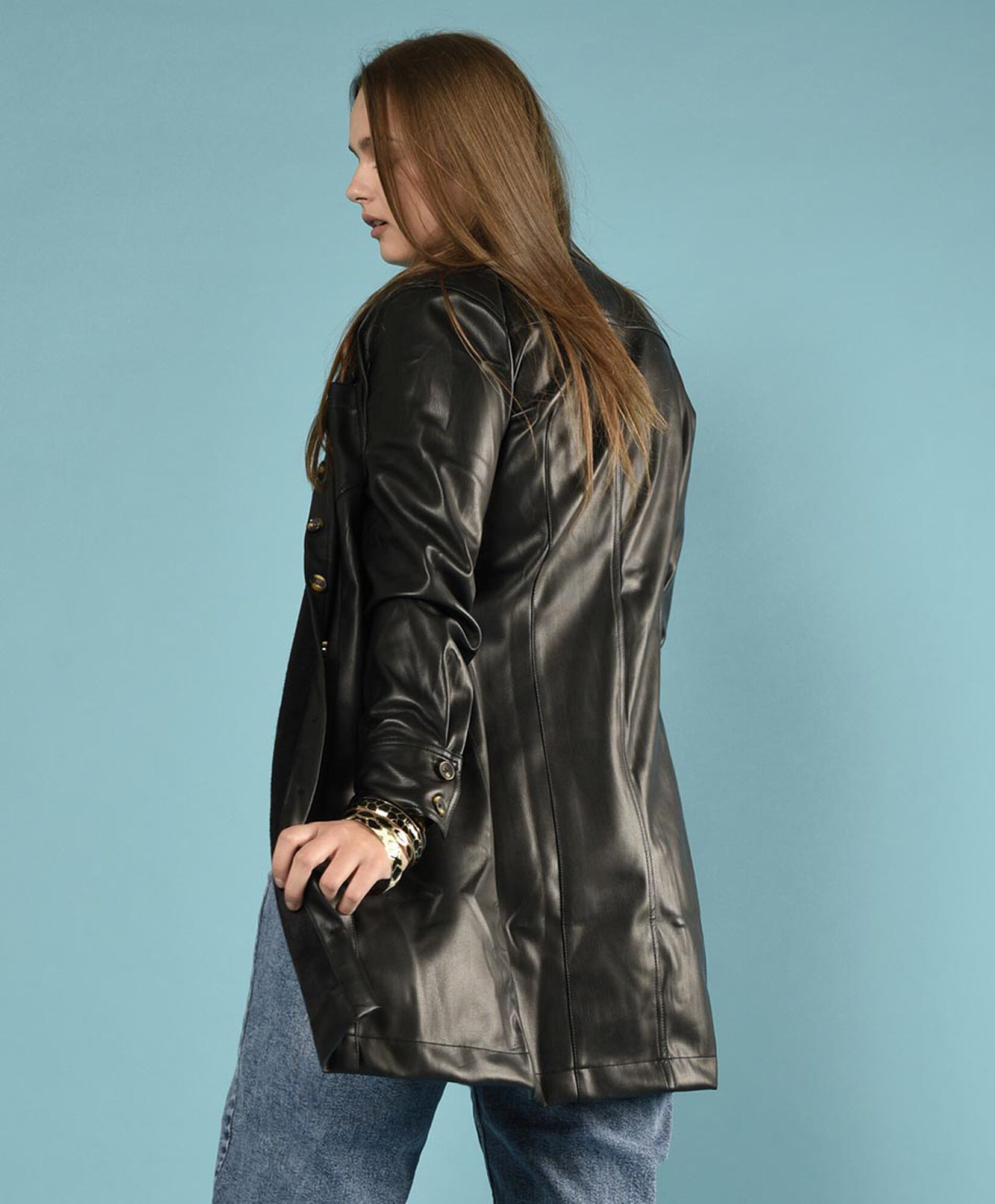Chaqueta abotonada pu Chaqueta abotonada pu