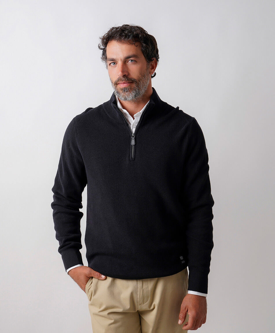 Sweater hombre cuello medio negro