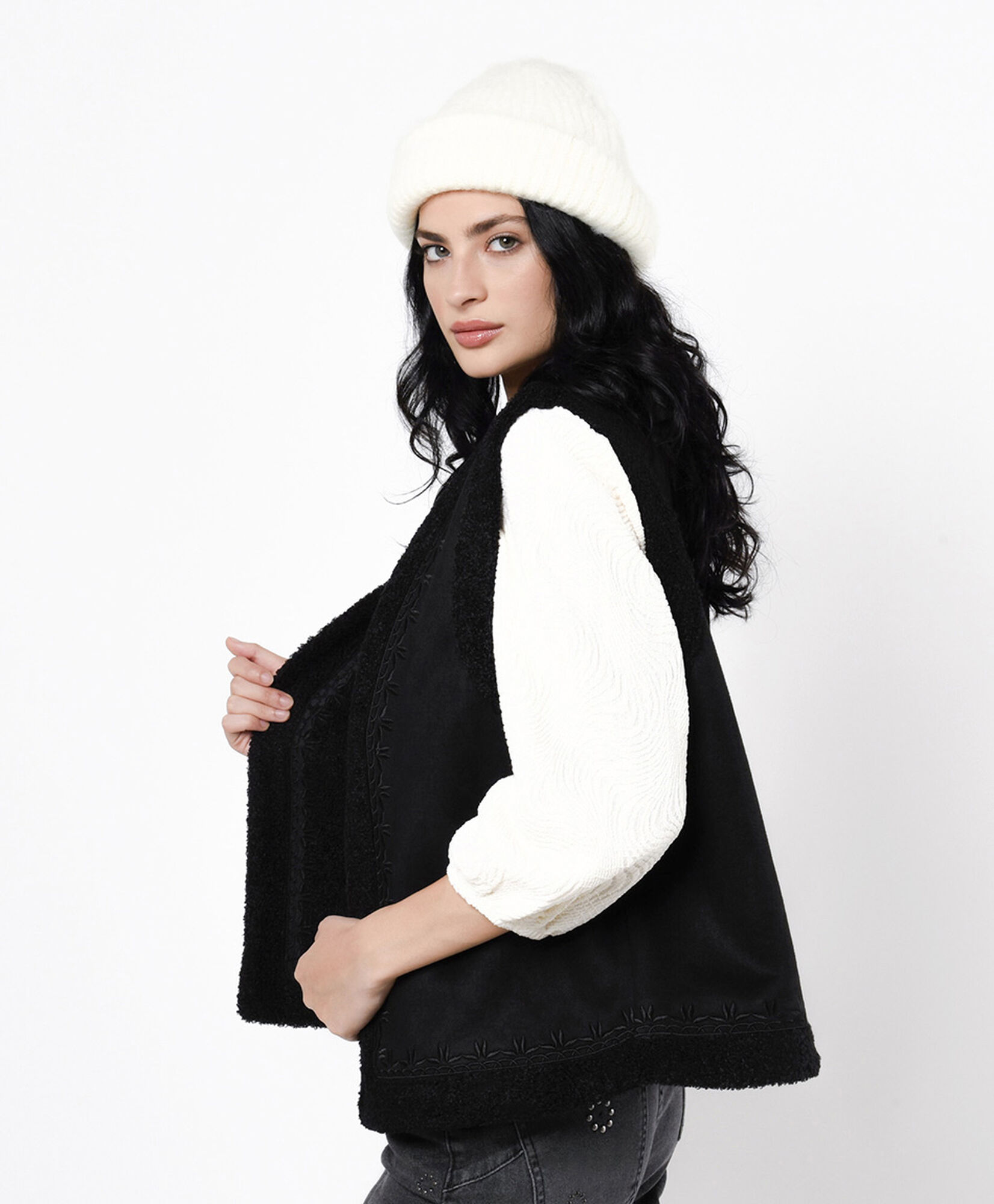 Chaqueta mujer gamuza bordada sin mangas Chaqueta mujer gamuza bordada sin mangas