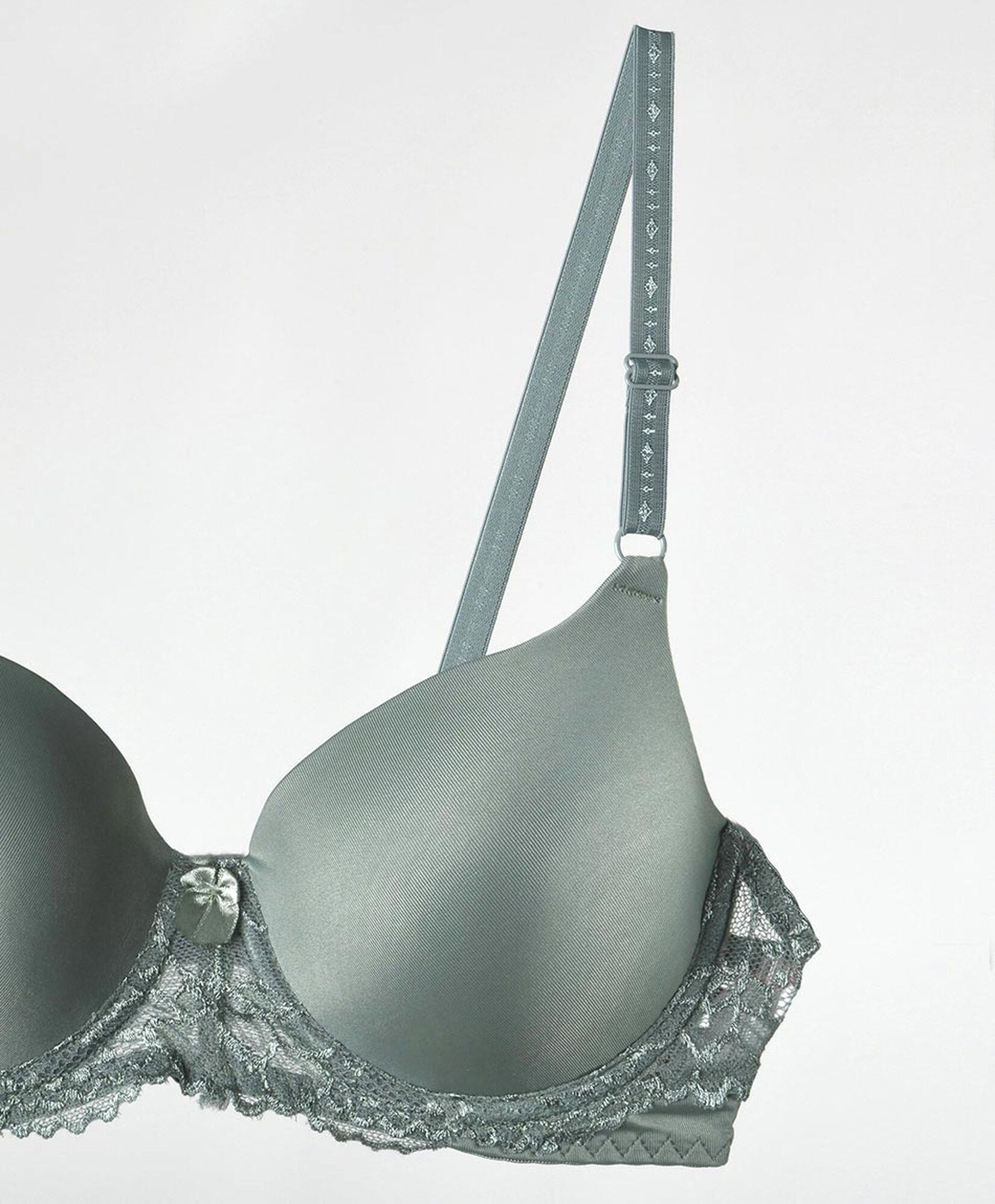 Sostén mujer liso detalle encaje Sostén mujer liso detalle encaje