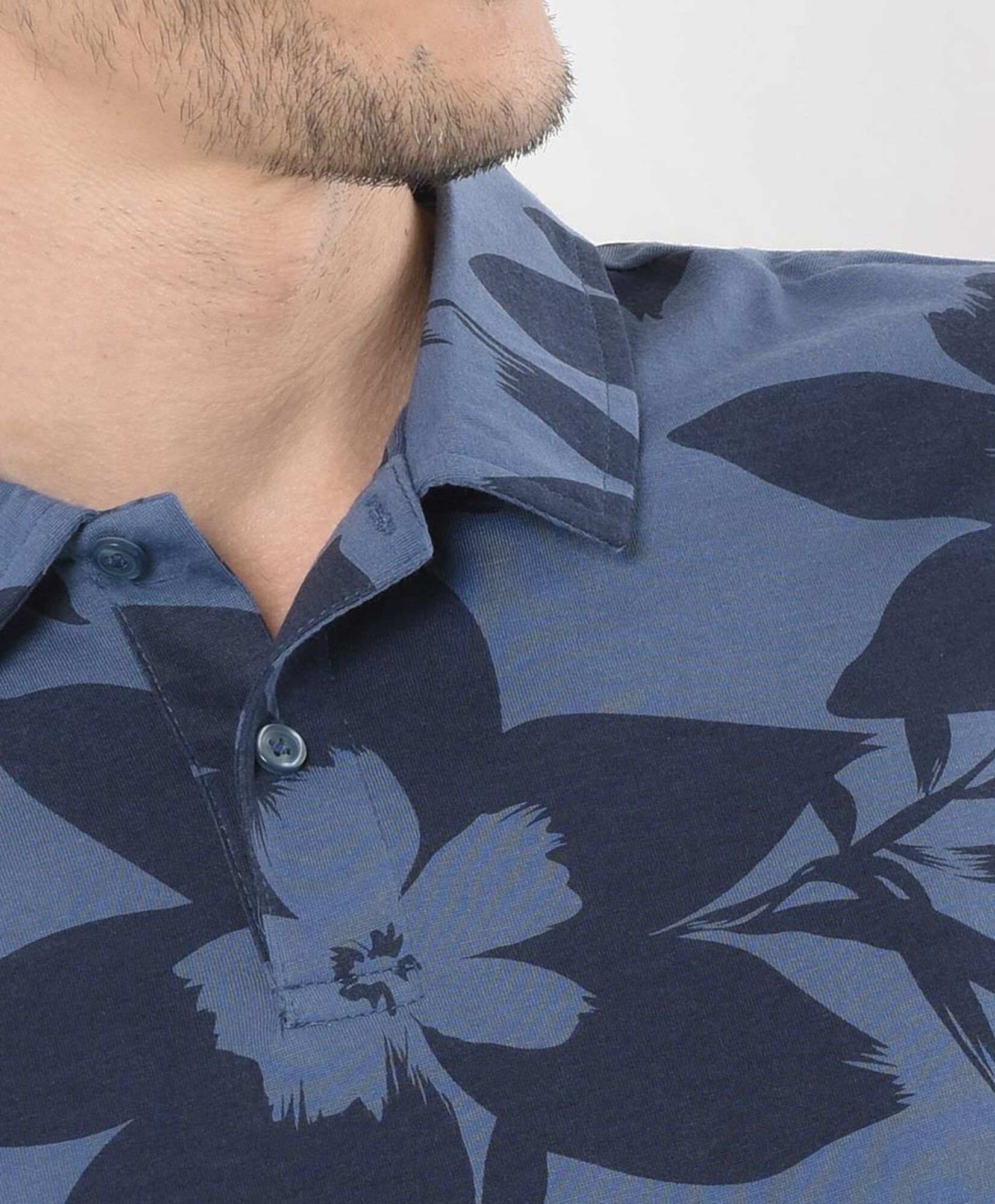 Polera hombre floreada cuello piqué Polera hombre floreada cuello piqué