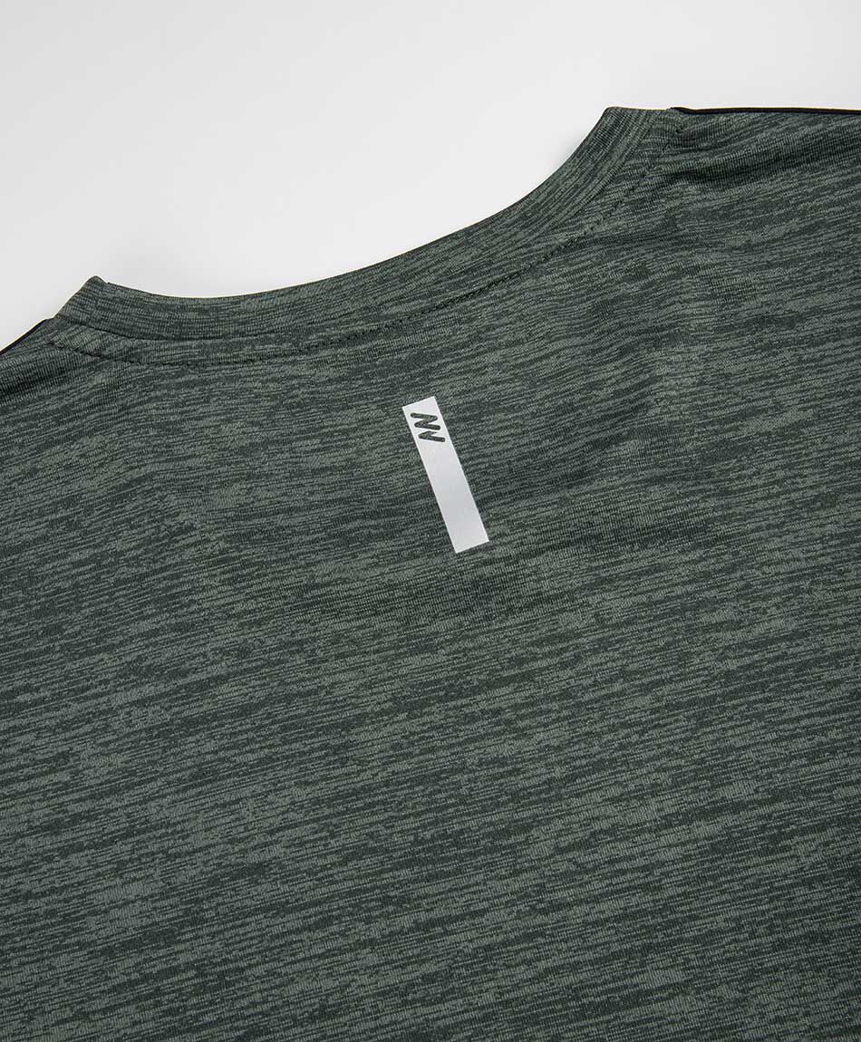 Polera deportiva hombre l&iacute;neas gris oscuro