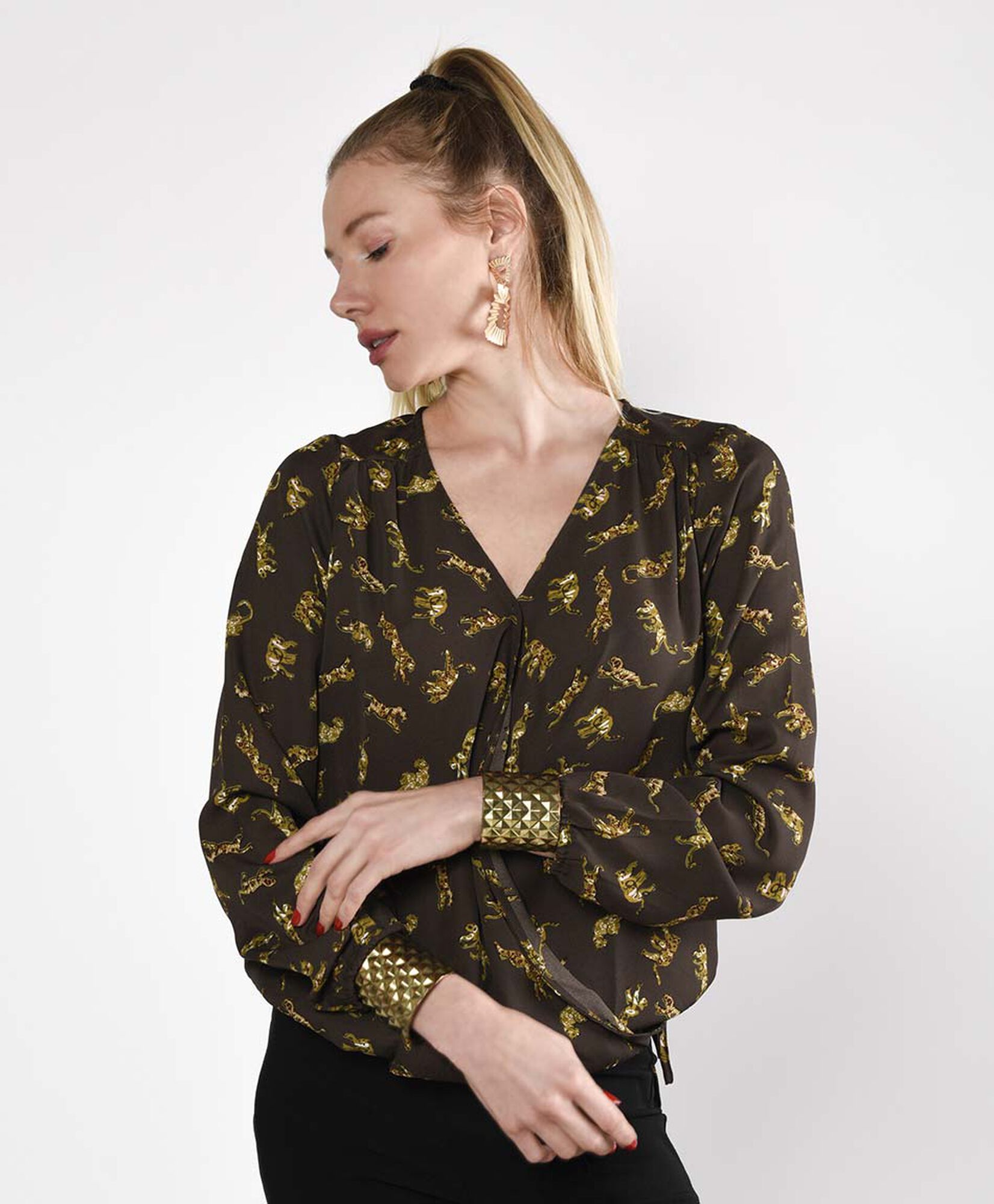 Blusa manga larga cuello en v Blusa manga larga cuello en v