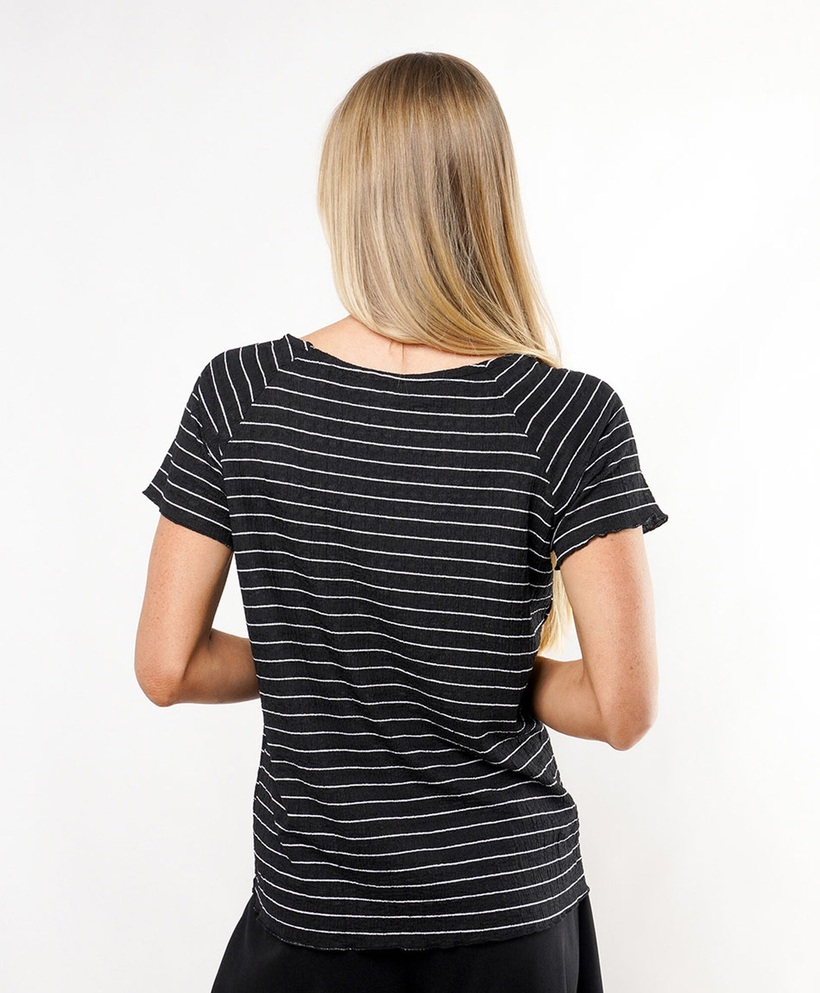 Polera mujer líneas delgadas Polera mujer líneas delgadas