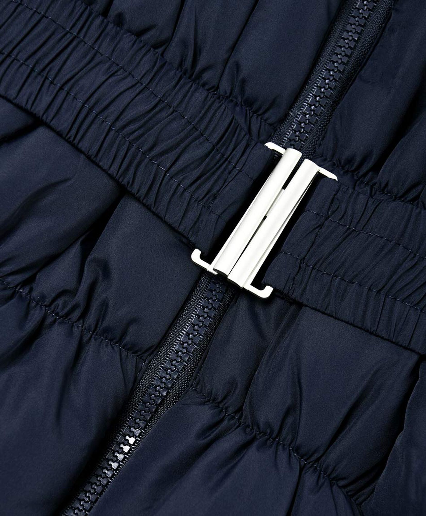 Parka escolar con cinturón y costuras Parka escolar con cinturón y costuras