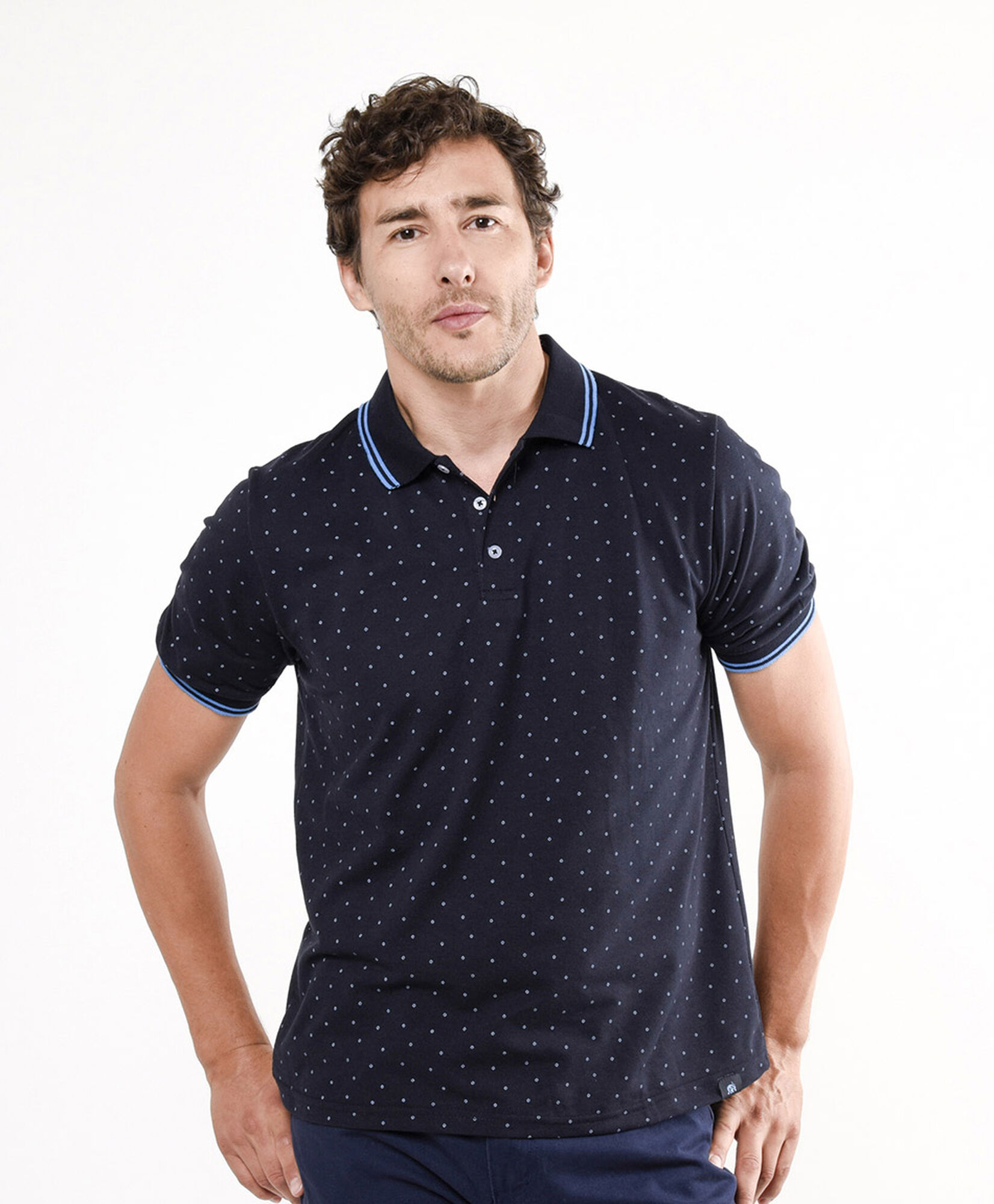 Polera hombre puntos líneas cuello piqué Polera hombre puntos líneas cuello piqué