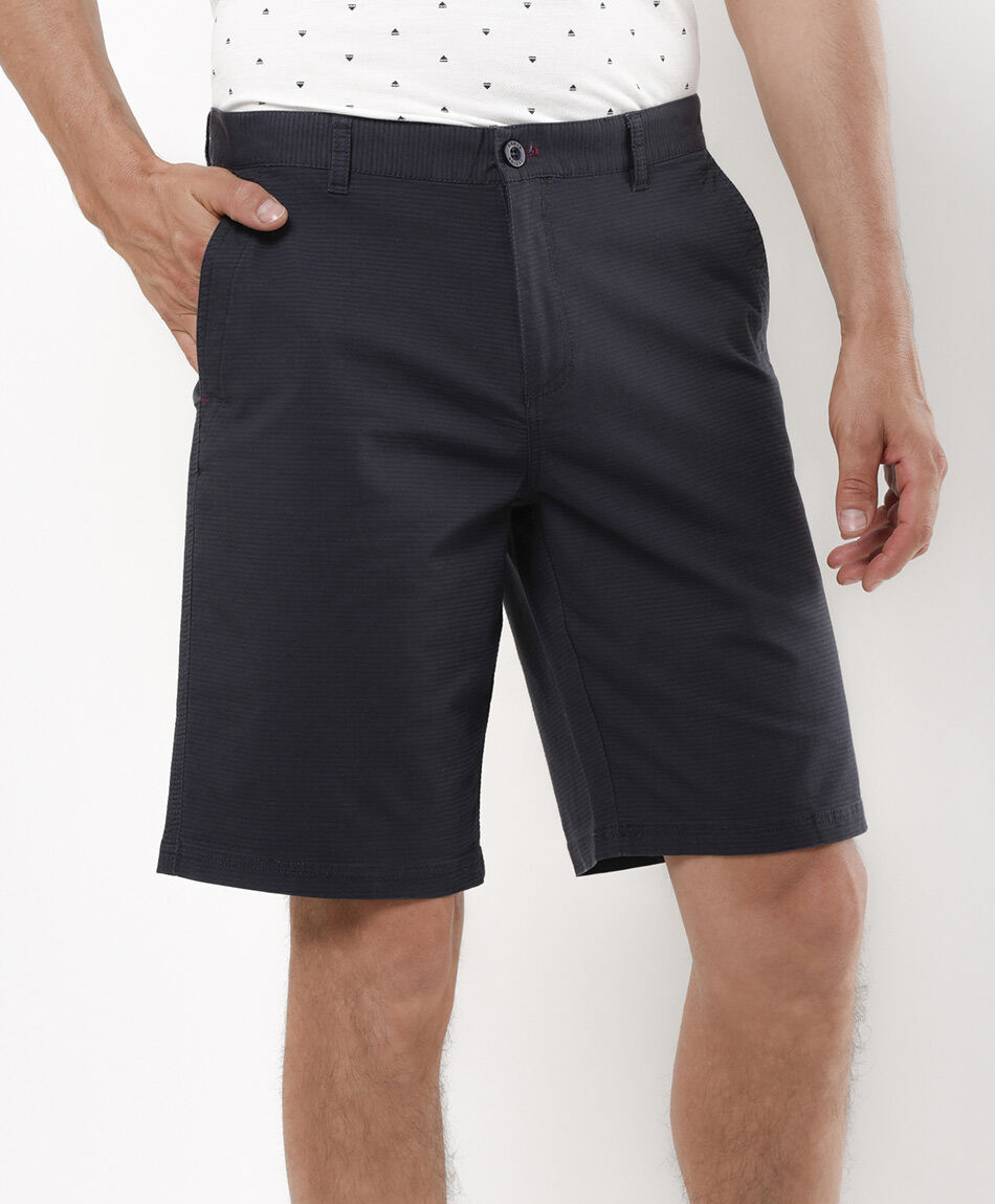 Bermuda hombre lisa negra