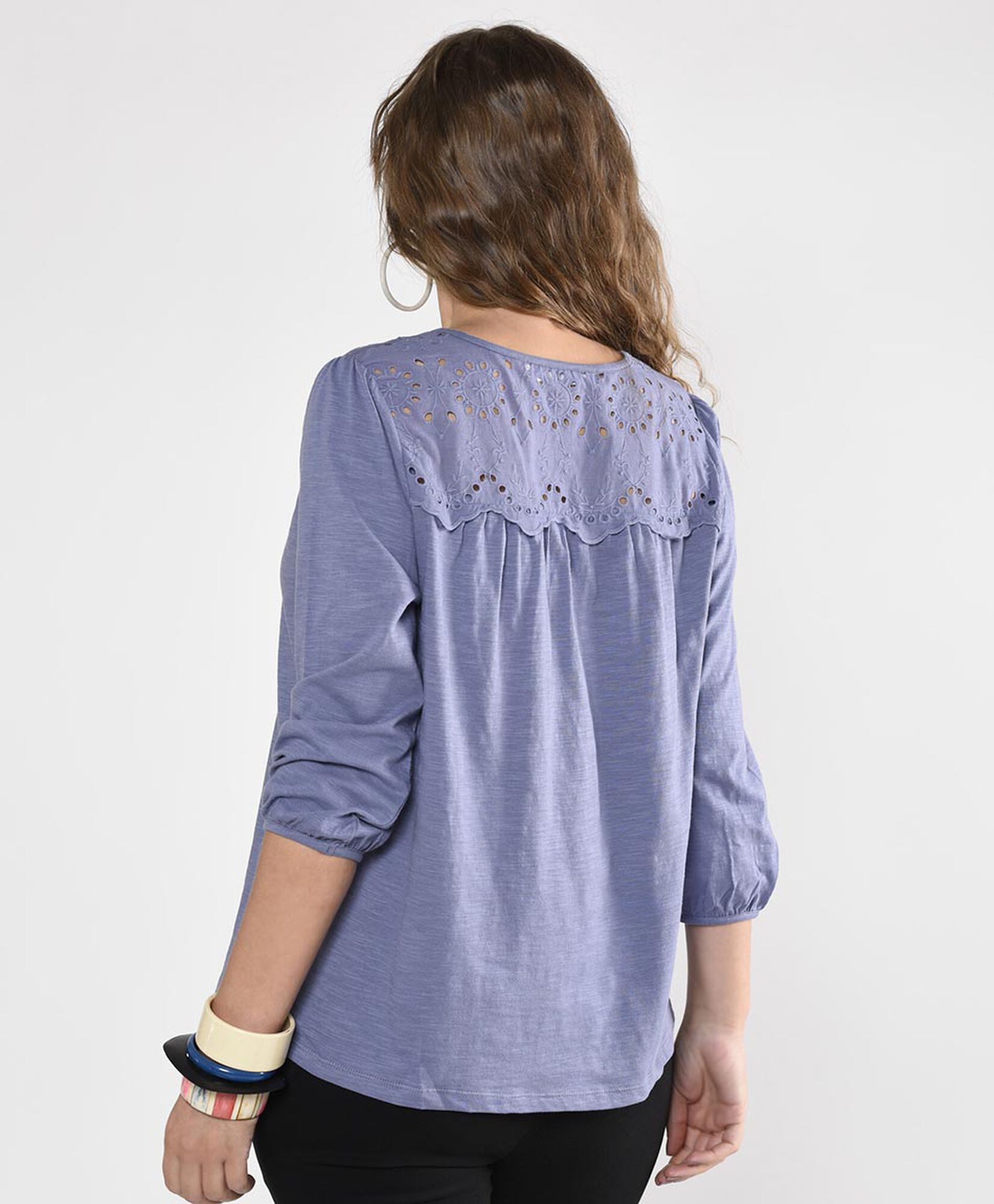 Polera oversize manga 3/4 cuello en v Polera oversize manga 3/4 cuello en v