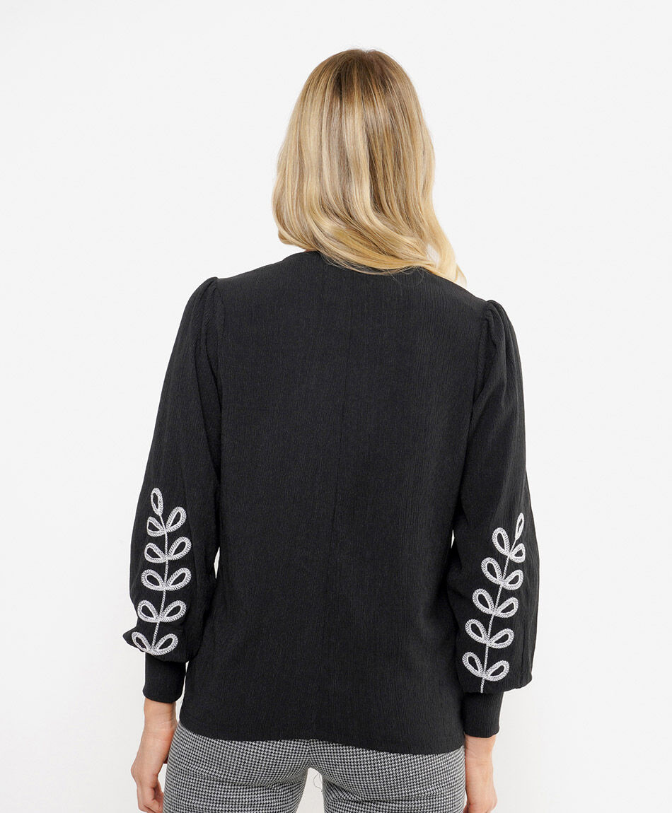 Polera mujer mangas bordadas