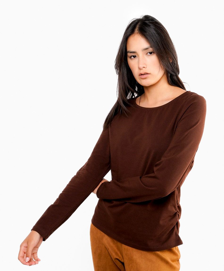 Polera mujer b&aacute;sica caf&eacute; manga larga