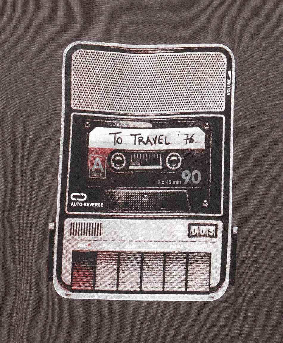Polera hombre estampada reproductor de cassette