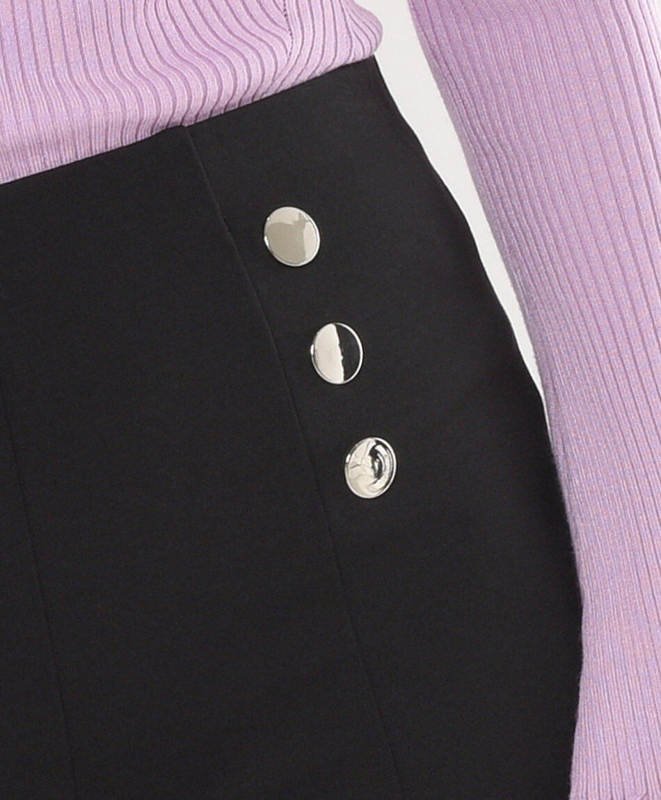Pantal&oacute;n mujer botones plateados slim fit