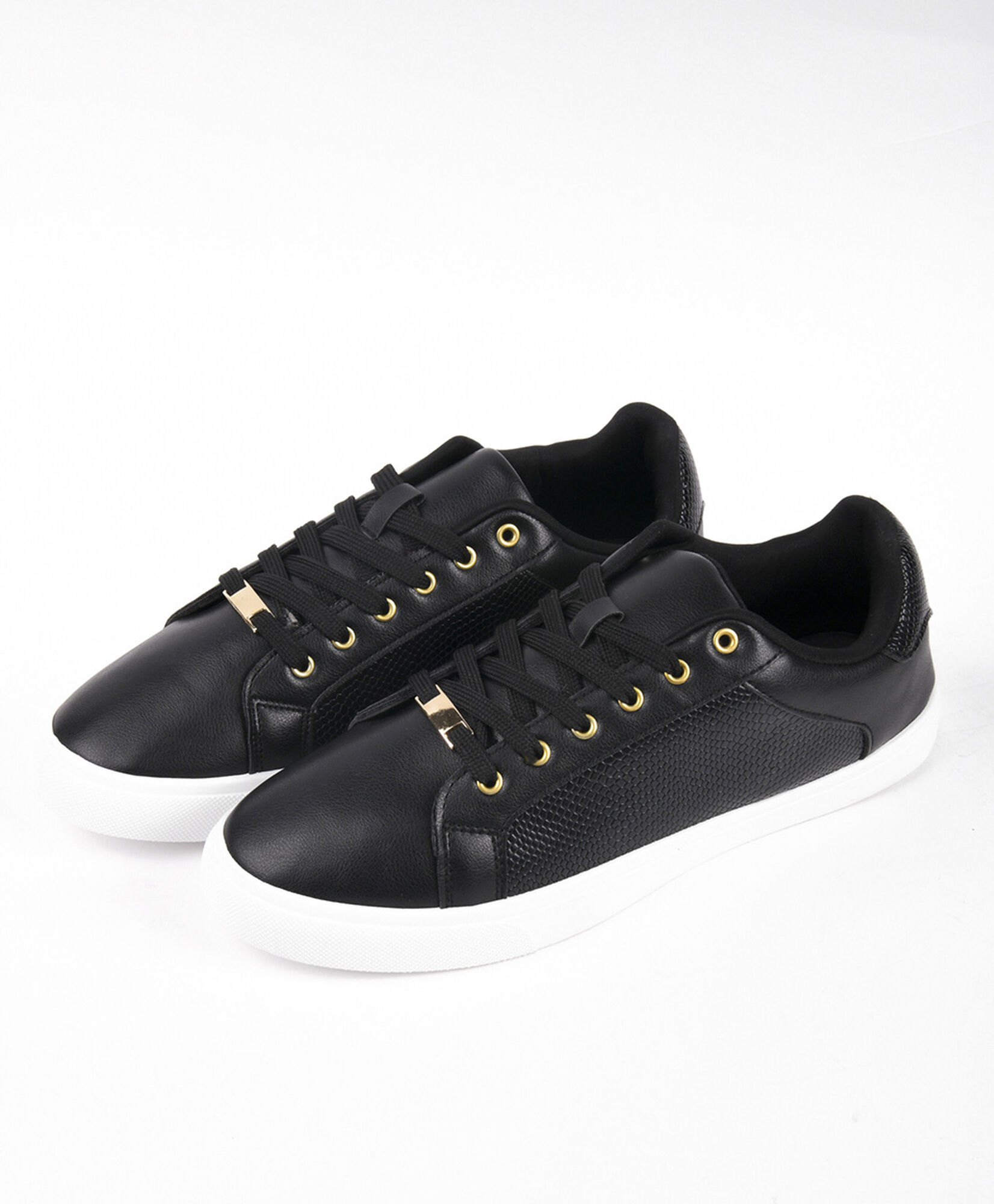 Zapatilla mujer textura y dorados Zapatilla mujer textura y dorados