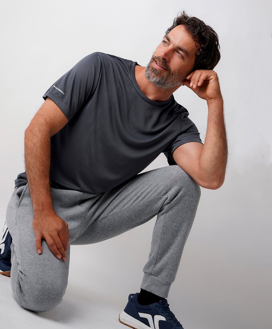 Polera deportiva hombre lisa gris
