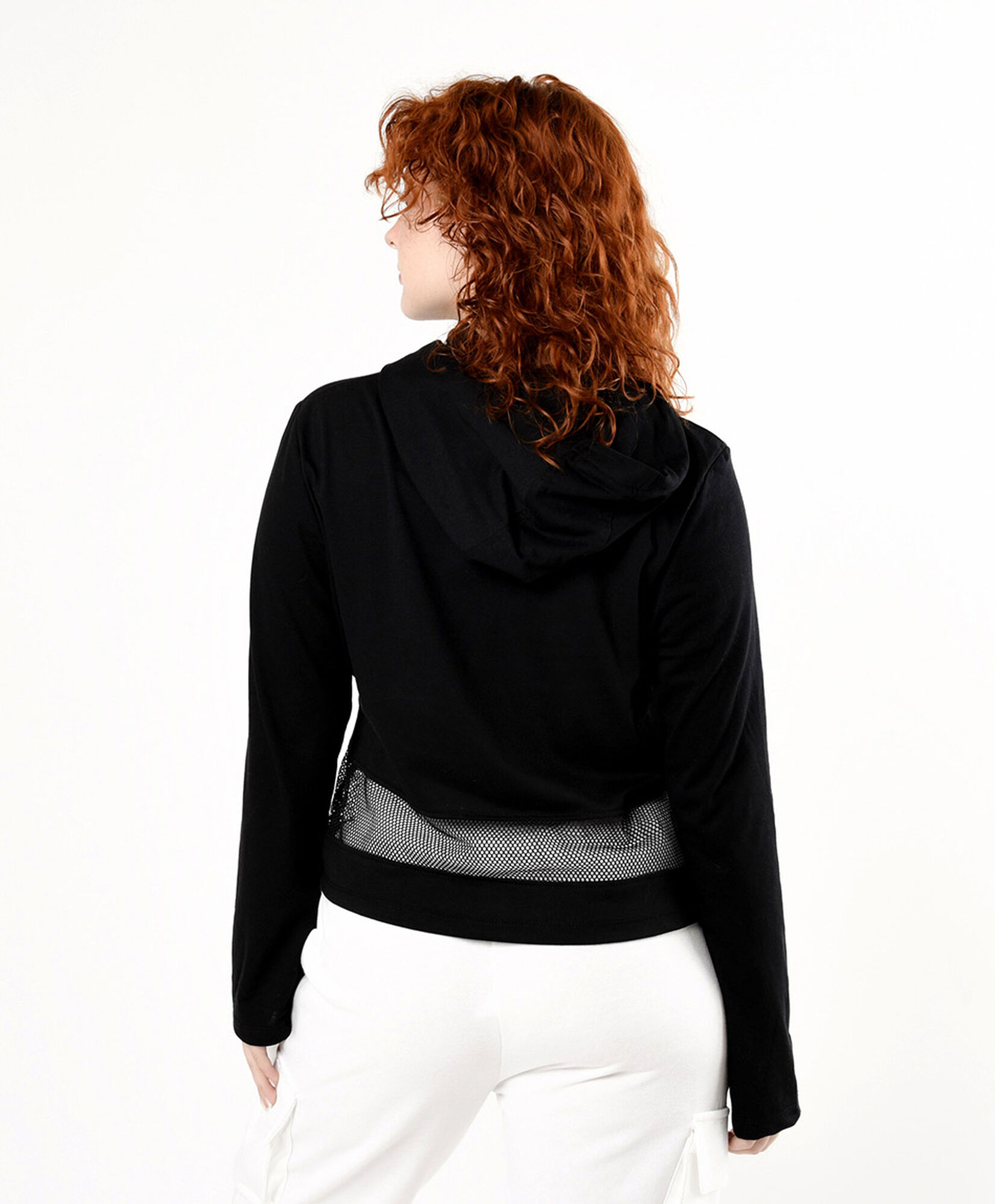 Polera deportiva mujer capucha y mesh Polera deportiva mujer capucha y mesh