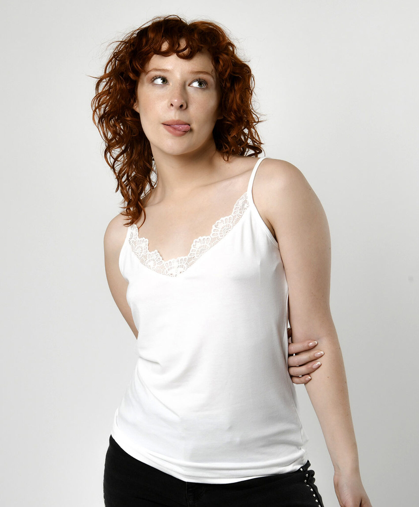 Polera mujer básica pabilo encaje blanca Polera mujer básica pabilo encaje blanca