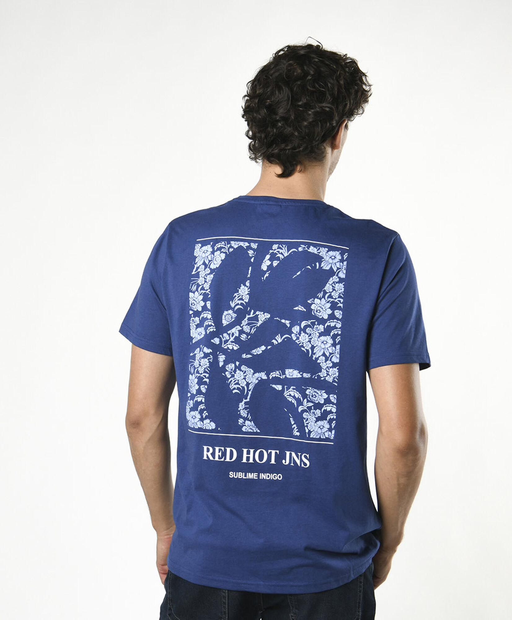 Polera hombre doble estampado floreado Polera hombre doble estampado floreado