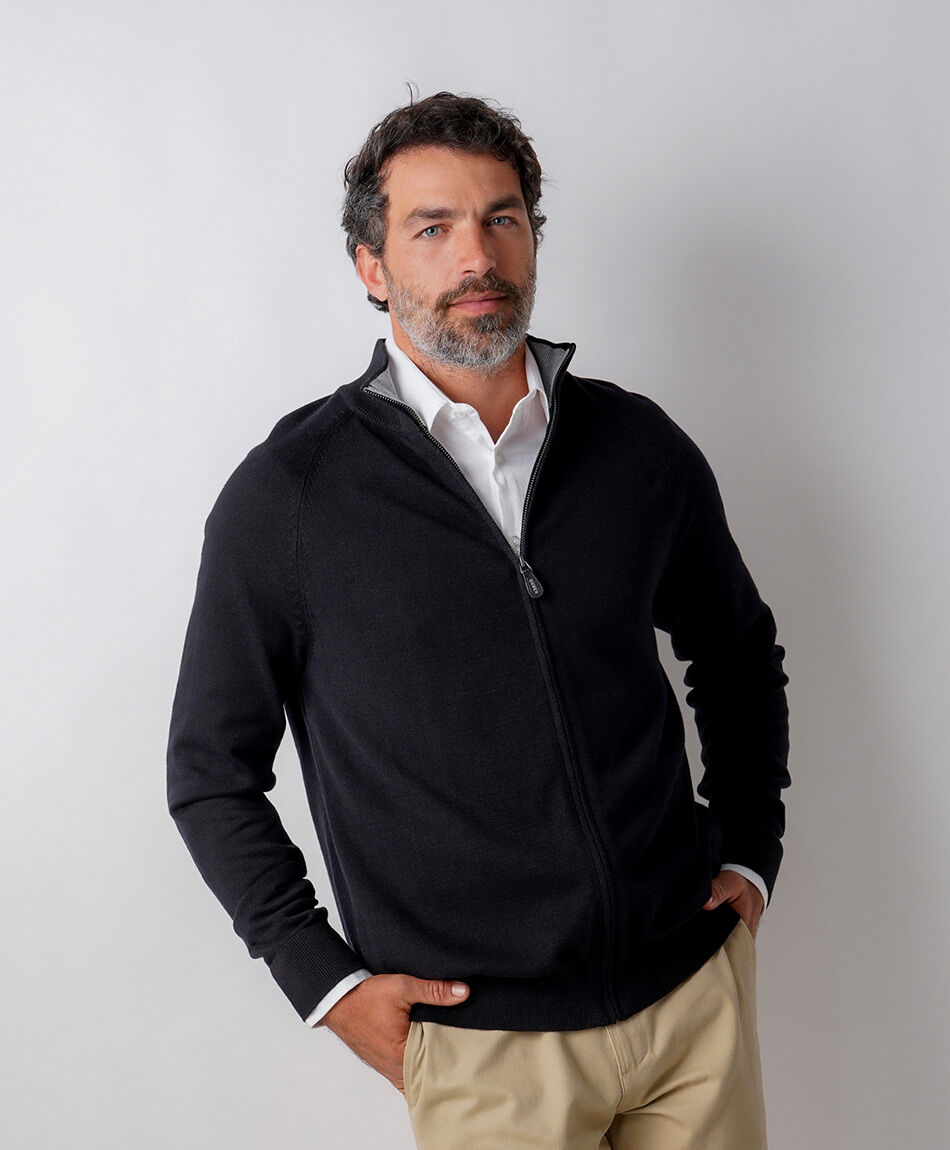 Sweater hombre liso negro cierre