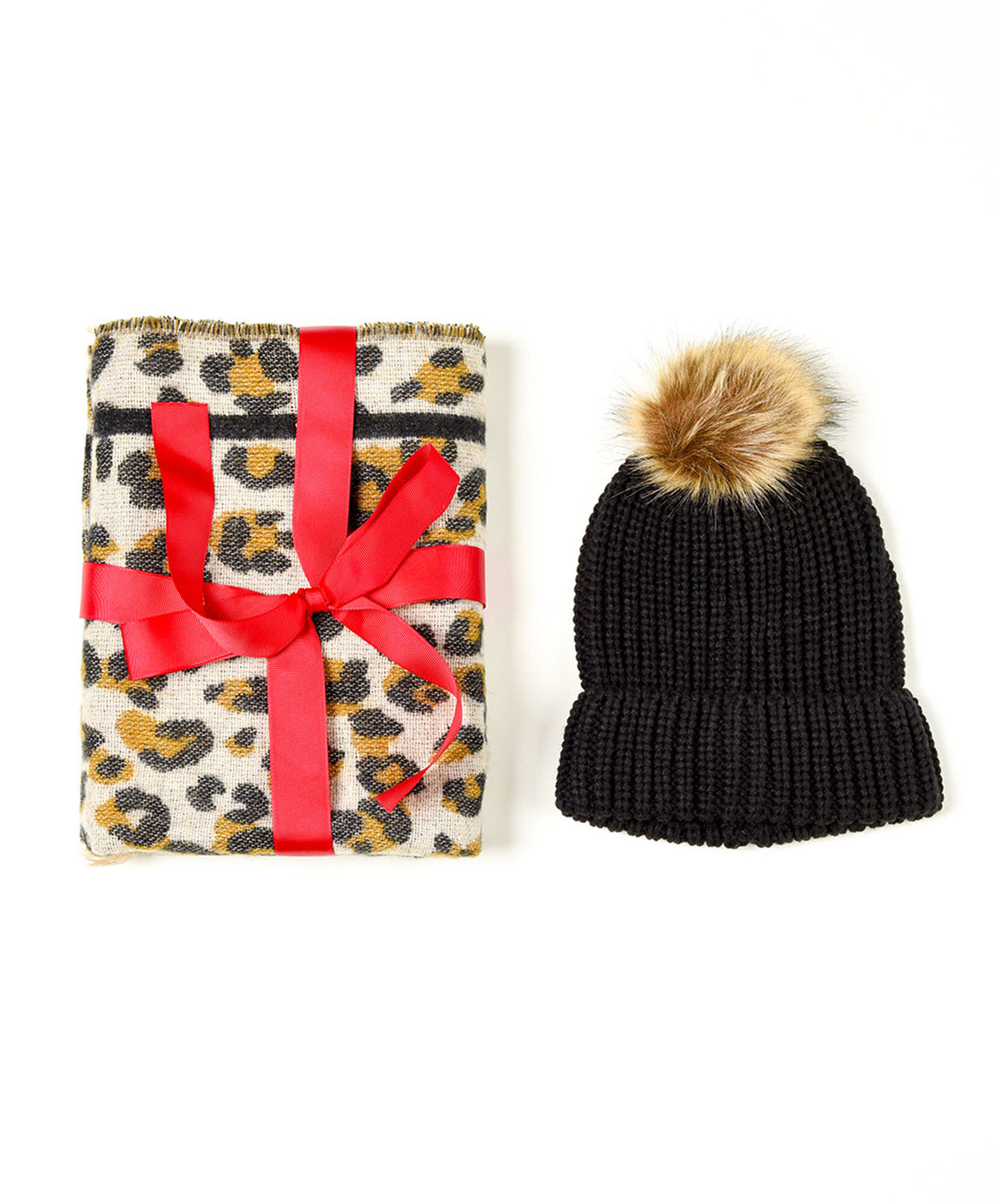 Set de regalo mujer gorro + ruana animal print Set de regalo mujer gorro + ruana animal print