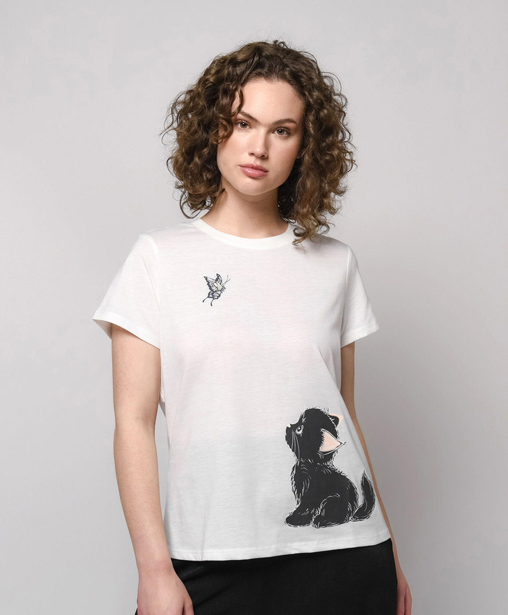 Polera mujer gato mariposa Polera mujer gato mariposa
