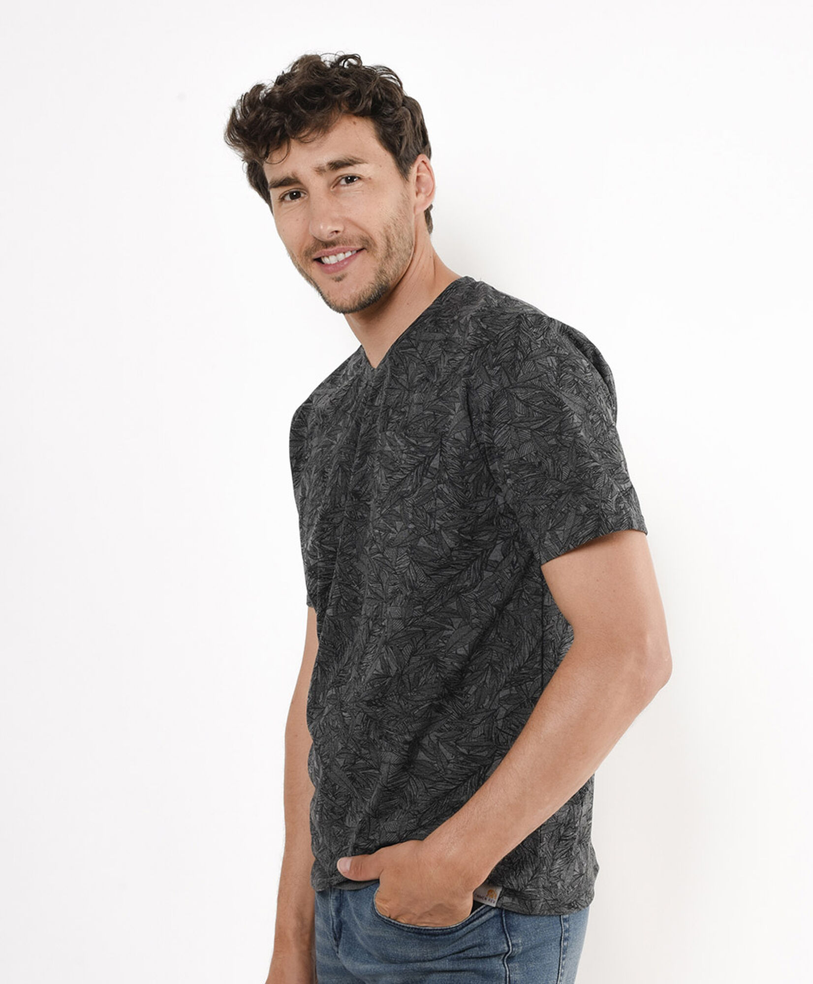 Polera hombre estampado hojas Polera hombre estampado hojas