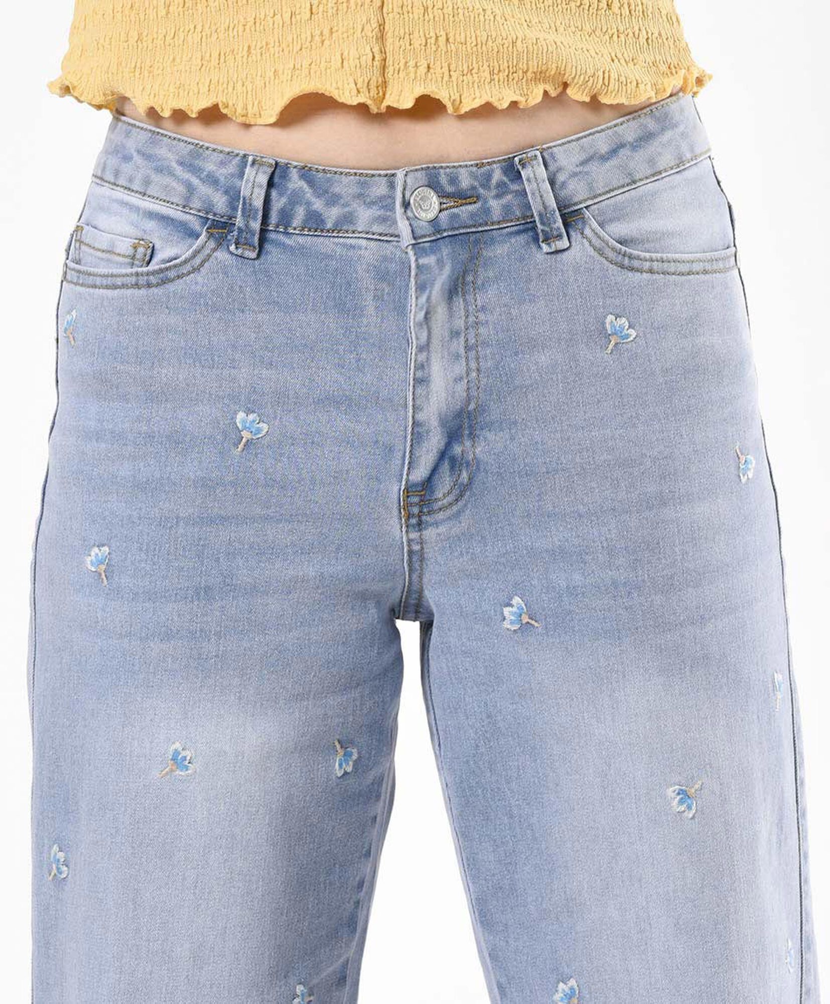 Jeans mujer flores bordadas Jeans mujer flores bordadas