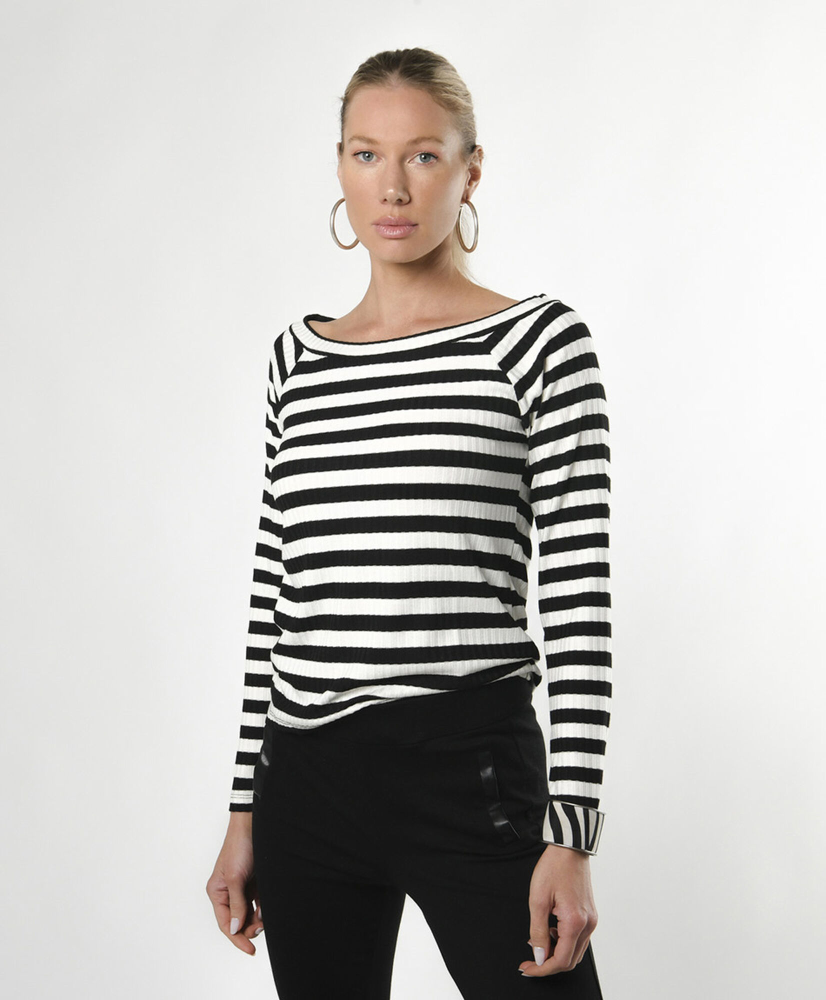 Polera mujer líneas cuello ancho Polera mujer líneas cuello ancho