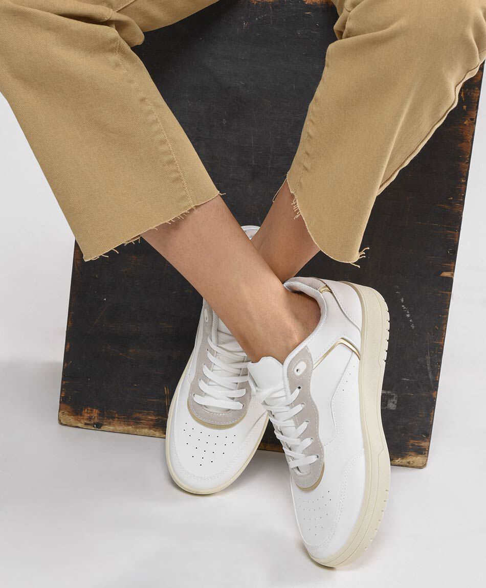 Zapatilla mujer l&iacute;neas doradas