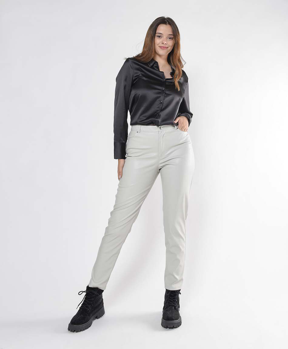 Pantal&oacute;n mujer cuerina slim fit
