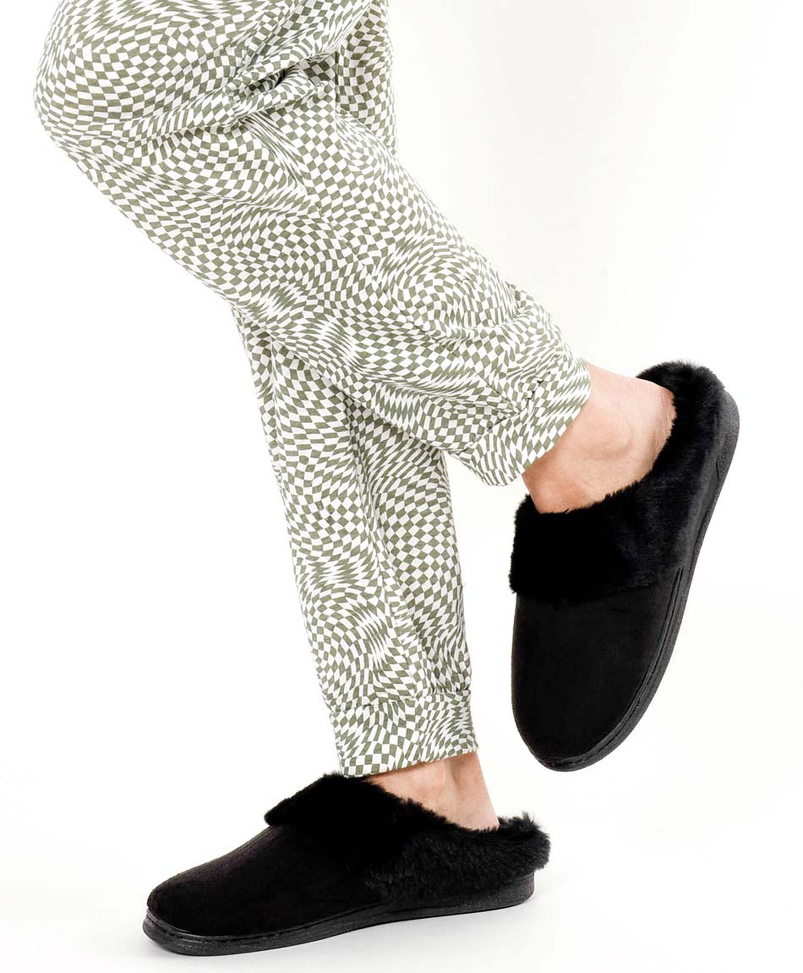 Pantufla mujer pelitos gamuza Pantufla mujer pelitos gamuza