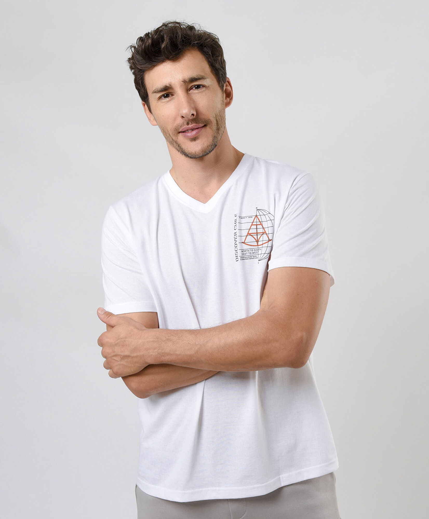Polera hombre doble estampado discover Polera hombre doble estampado discover