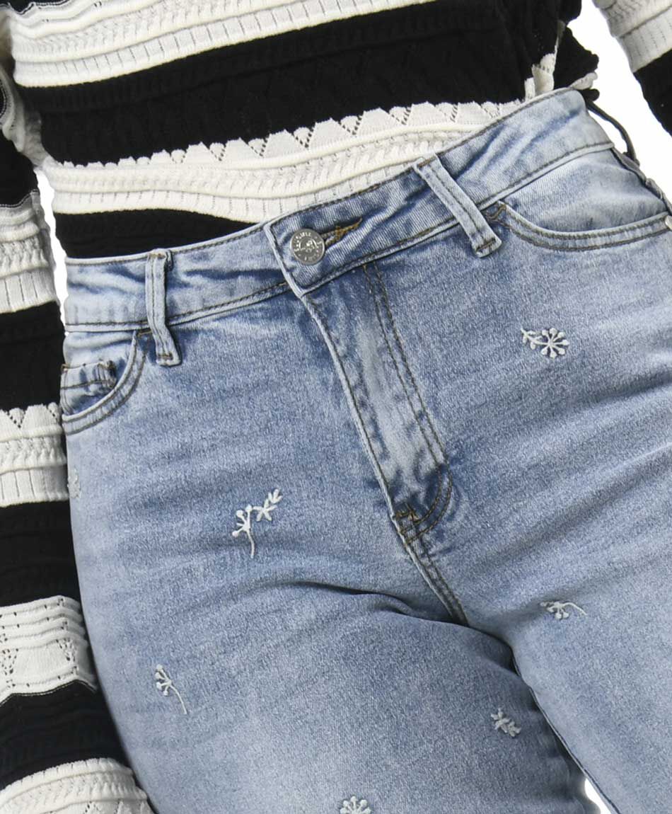 Jeans mujer flores bordadas wide