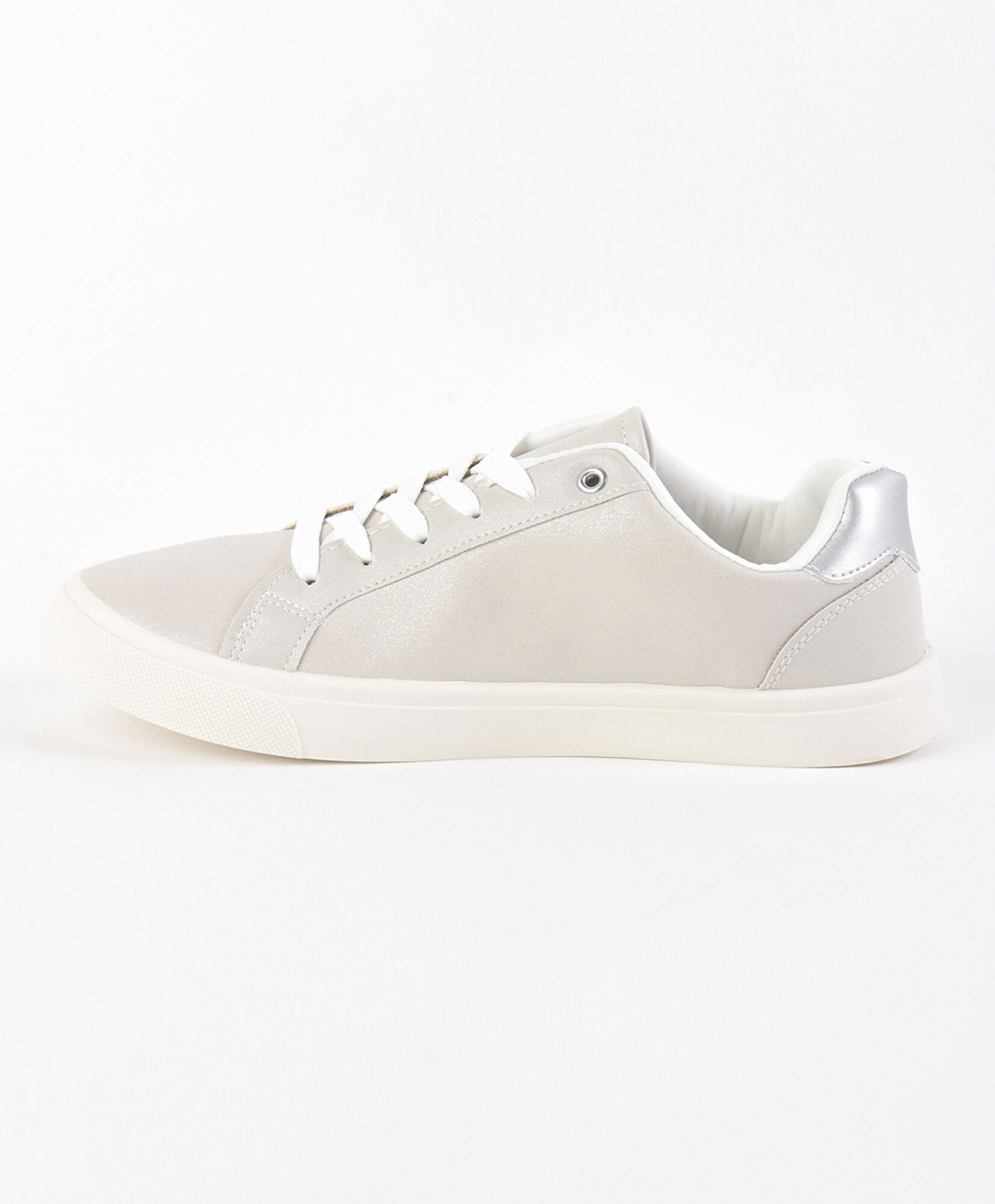 Zapatilla mujer diseño calado Zapatilla mujer diseño calado