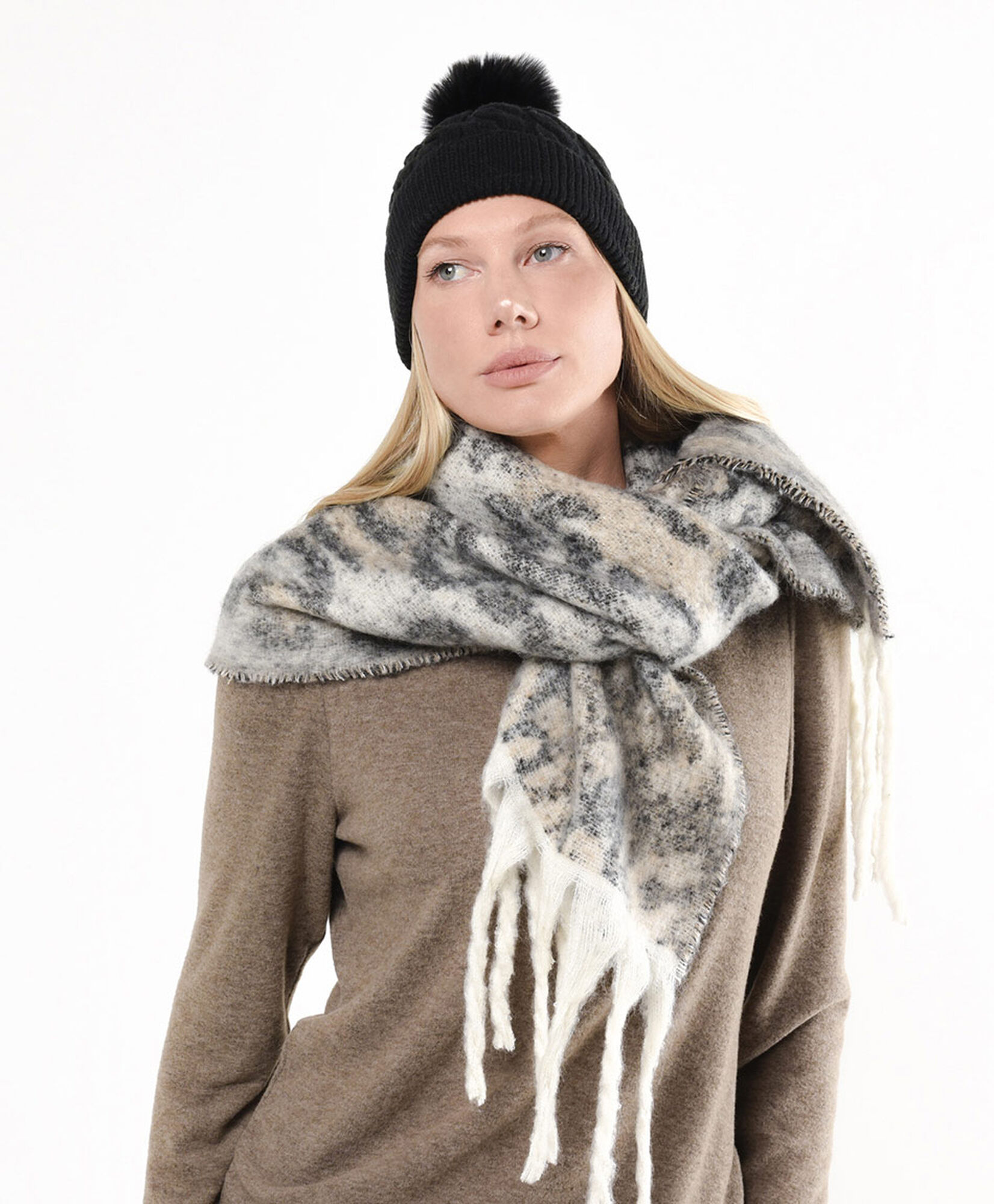 Set bufanda + gorro mujer animal print Set bufanda + gorro mujer animal print