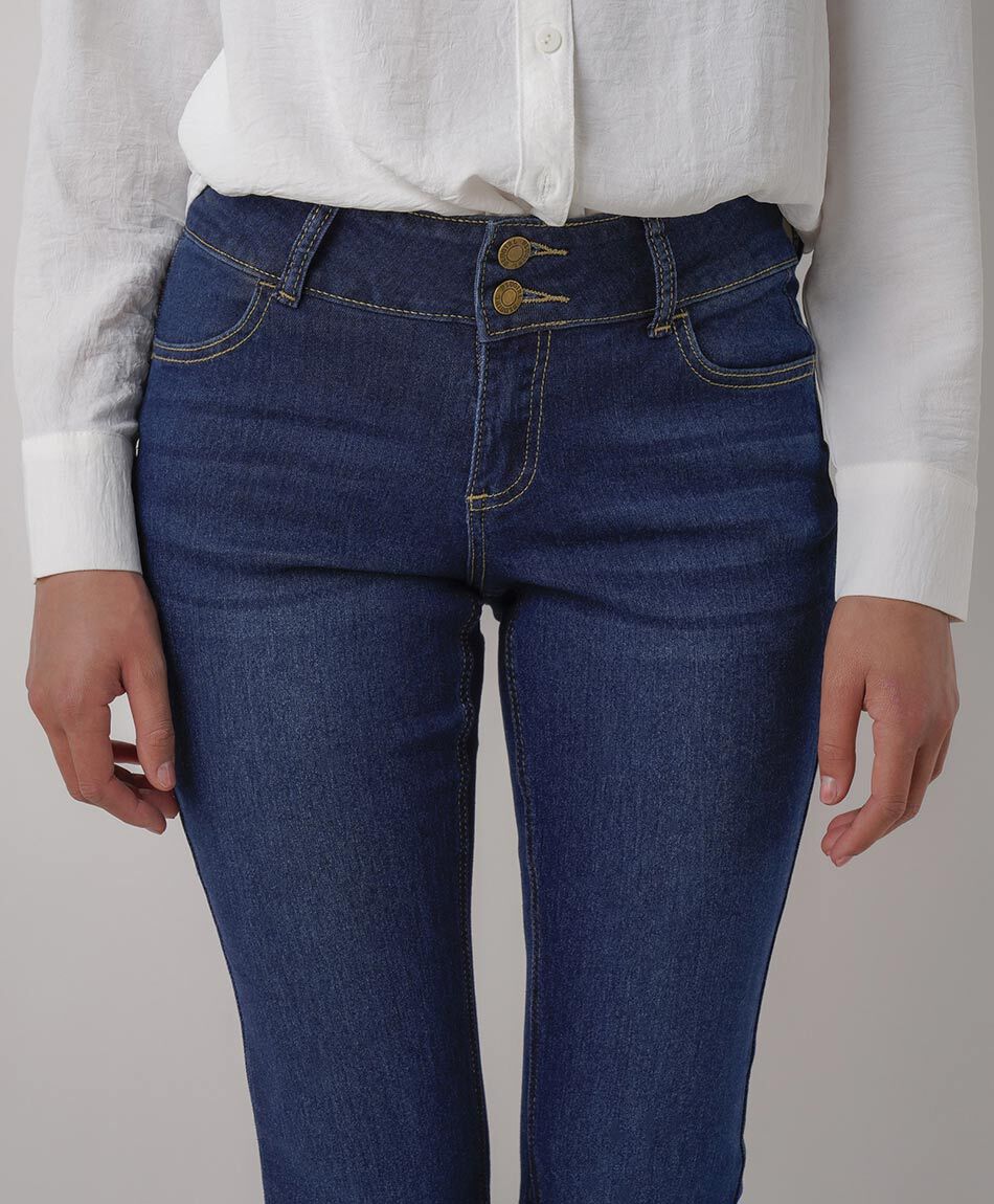 Jeans mujer flare bolsillo bordado