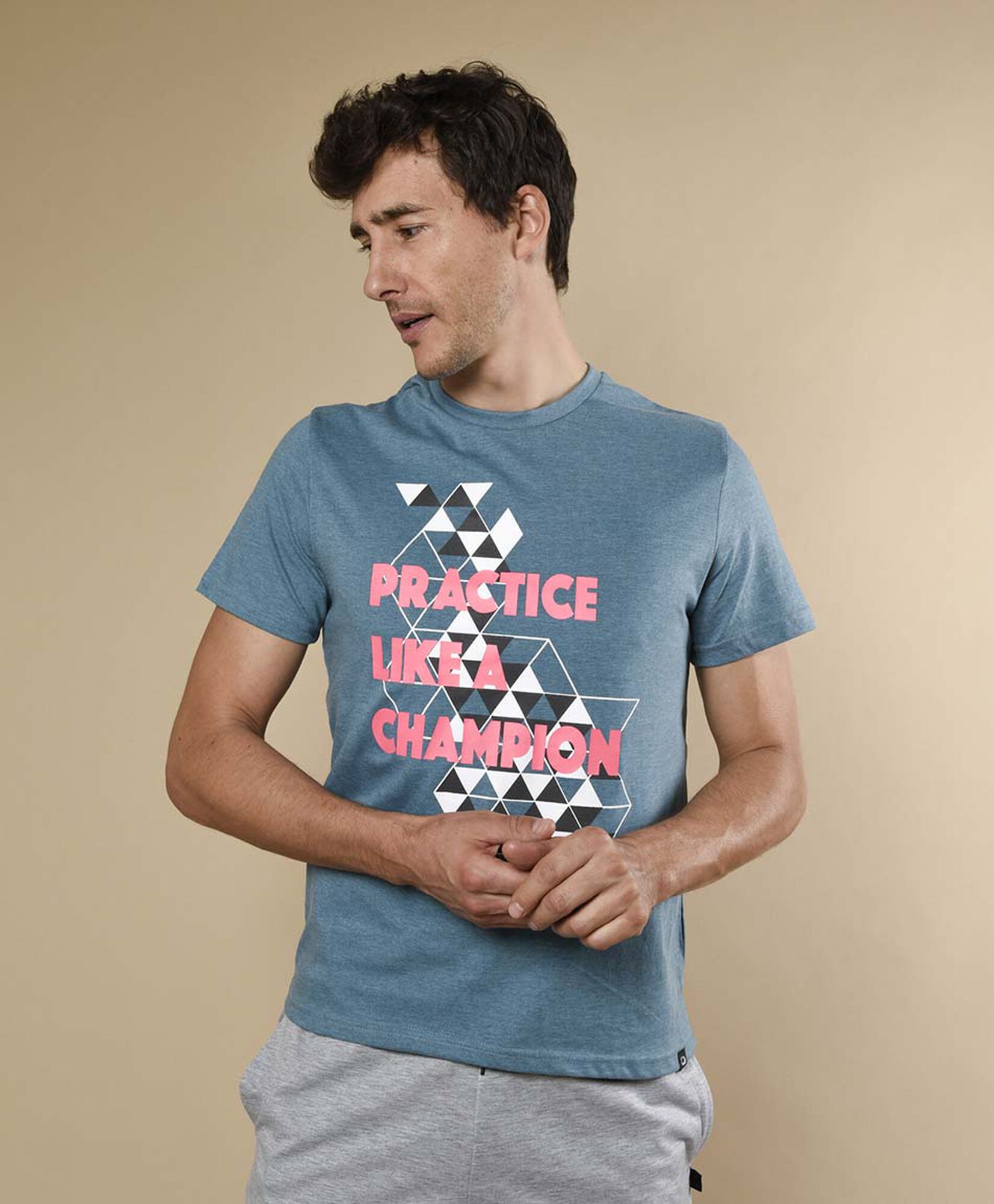 Polera deportiva manga corta cuello redondo Polera deportiva manga corta cuello redondo