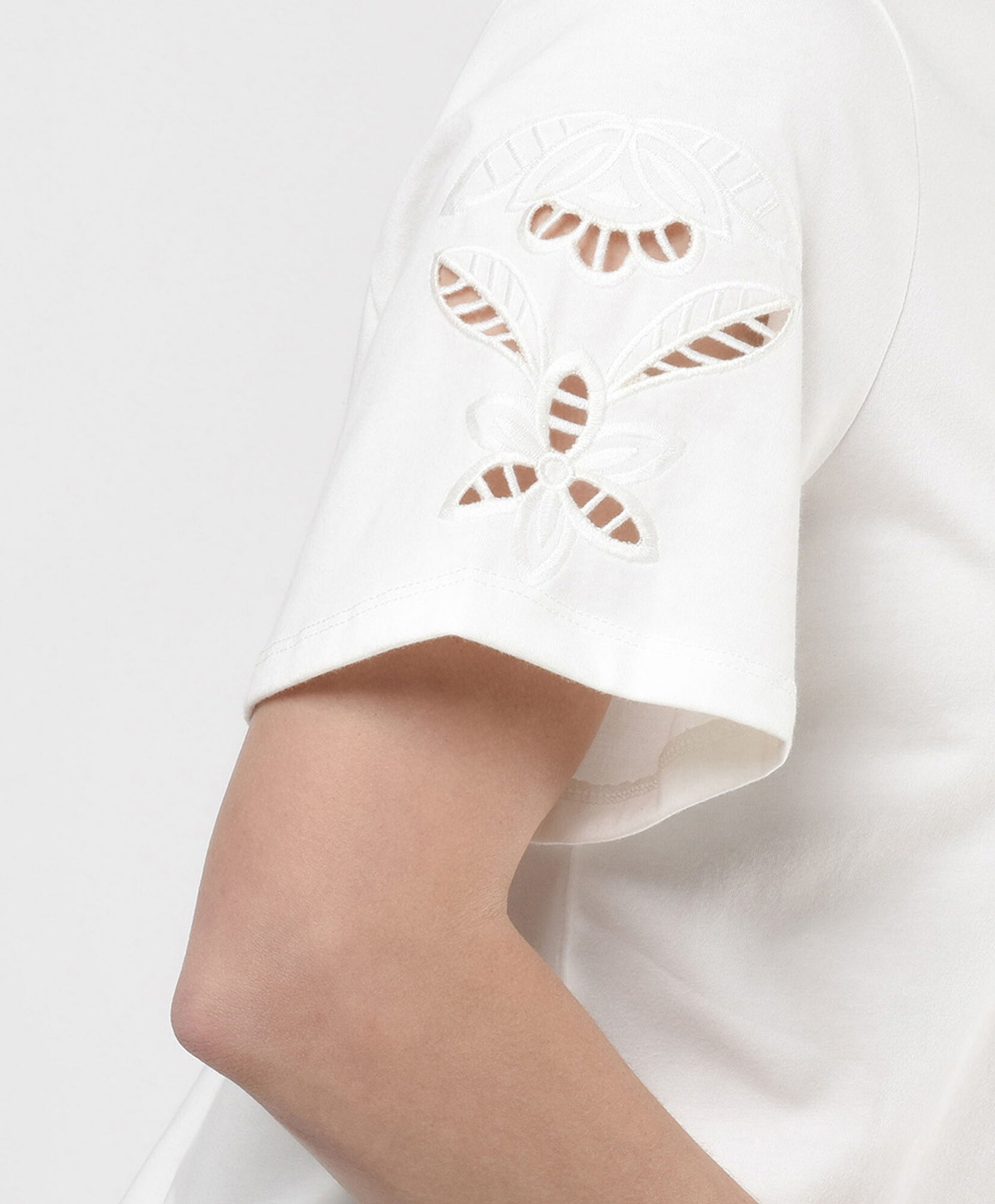 Polera mujer mangas bordadas Polera mujer mangas bordadas