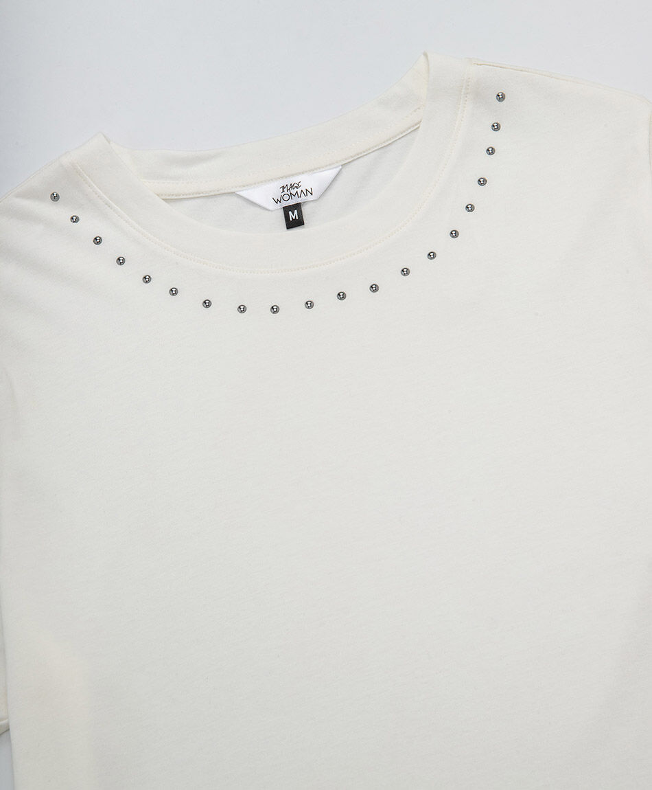 Polera mujer tachas mangas cuello