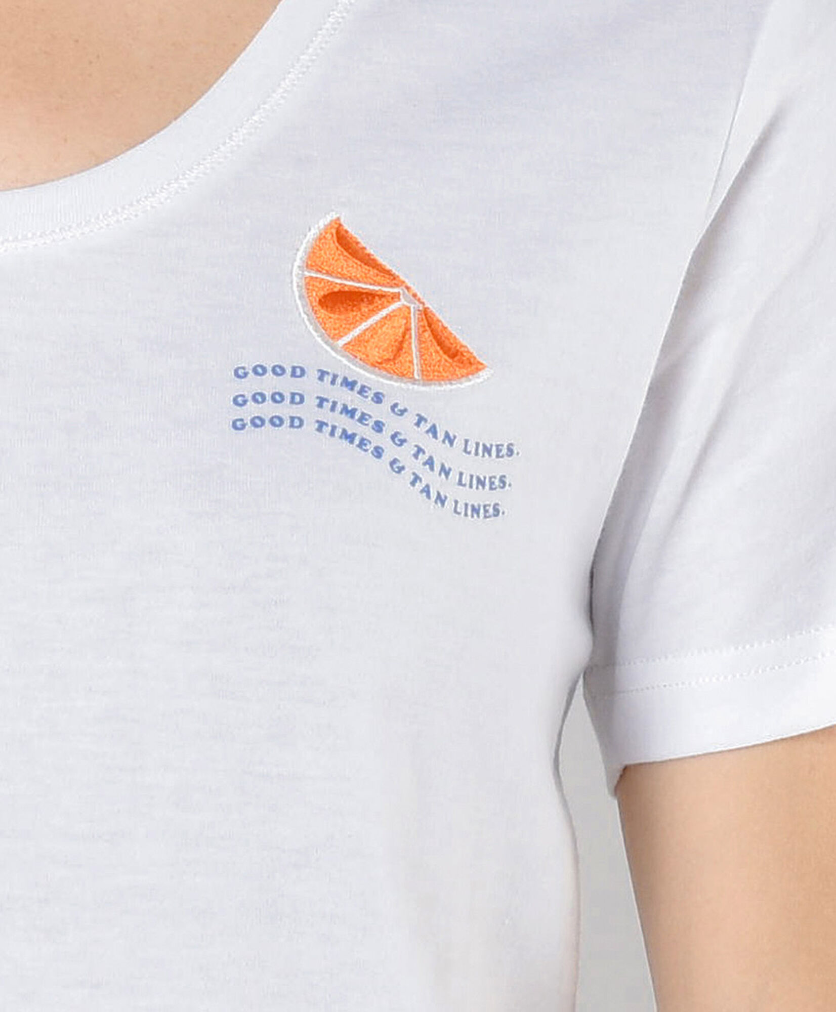 Polera mujer naranja bordada Polera mujer naranja bordada