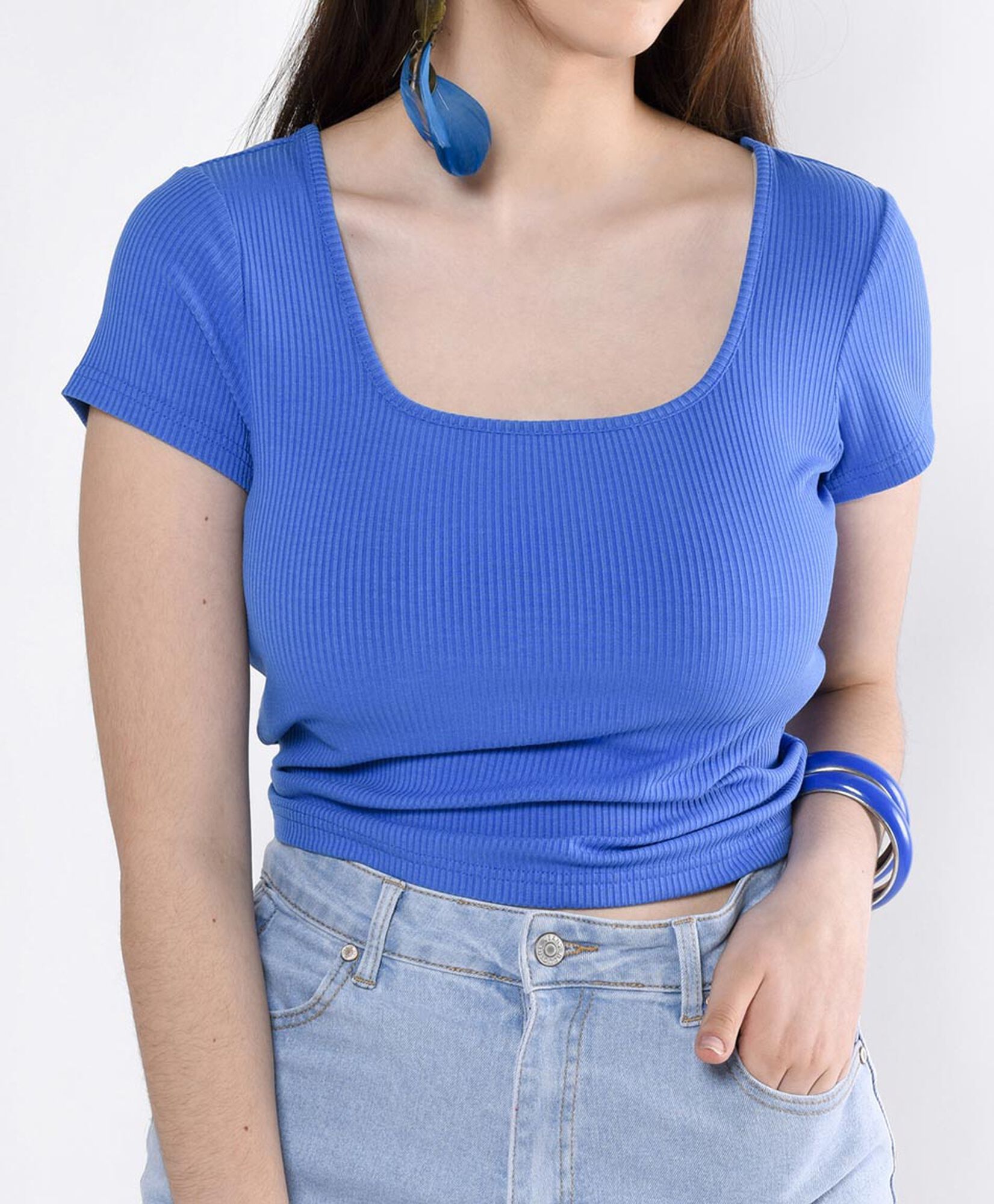 Polera ajustada manga corta cuello redondo Polera ajustada manga corta cuello redondo